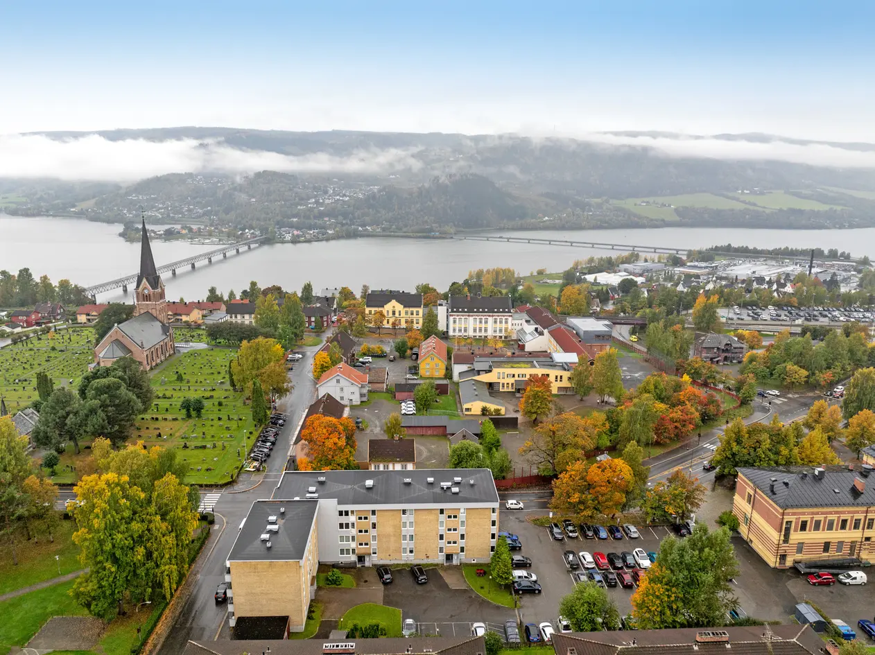 Romslig leilighet med 3 soverom. Meget sentral beliggenhet. Vestvendt og innglasset balkong photo 3