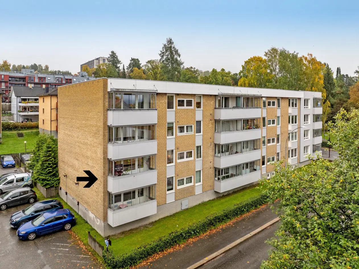 Romslig leilighet med 3 soverom. Meget sentral beliggenhet. Vestvendt og innglasset balkong photo 1