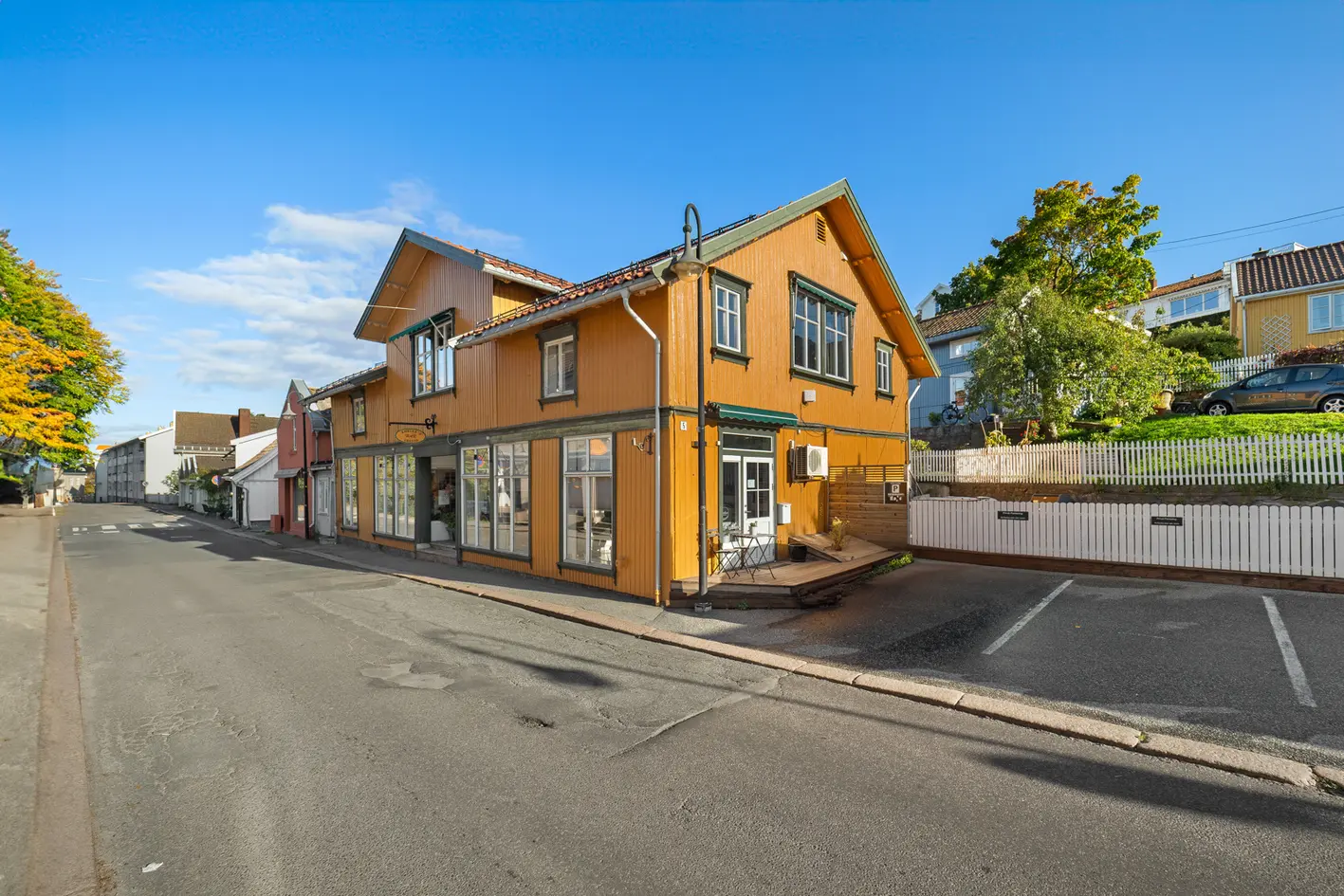 Stor leilighet på 161 kvm i Drøbak sentrum! 4 sov & 2 bad | Oppgradert 2016 med dok. | 3 p-plasser | Egen uteplass - Bilde 3