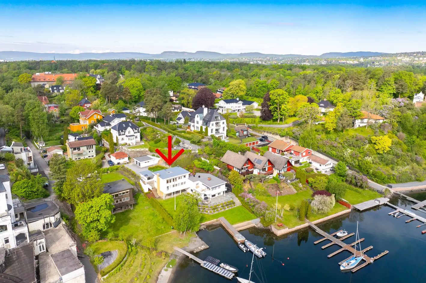 Funkisvilla med idyllisk beliggenhet. Garasje. Rett til båtplass, brygge og strandparsell. Oppussingsobjekt. - View 3