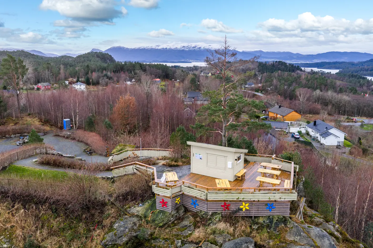 Spektakulær skogseiendom med komplett sagbruk, konsertarena, lang strandlinje, naust, kapell, kiosk med mer! Må ses! - View 6