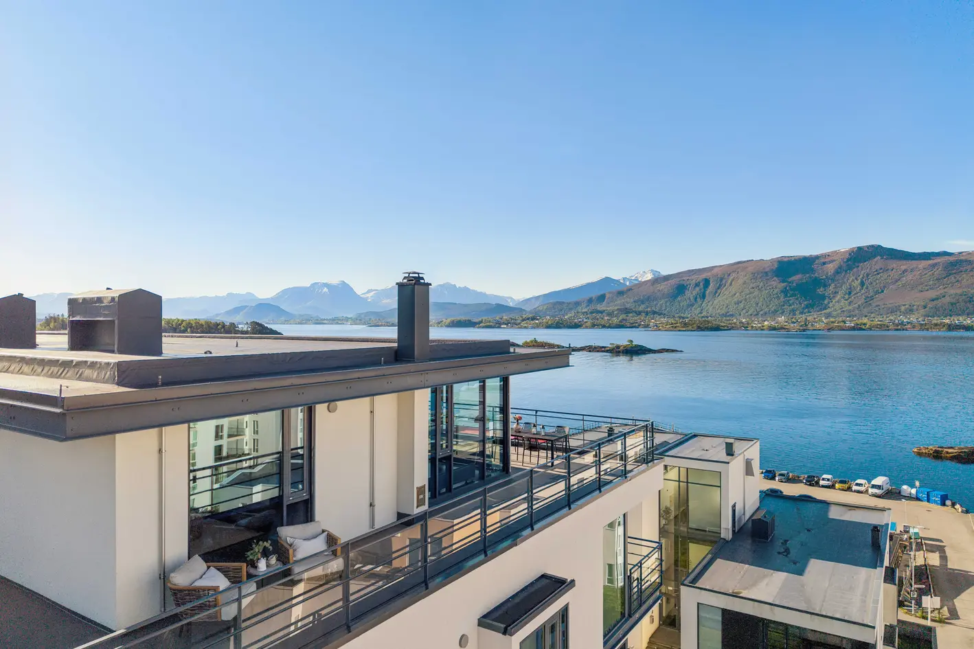 Sjelden mulighet! Toppleilighet med stor terrasse mot tre himmelretninger, spektakulær utsikt og meget gode solforhold photo 4