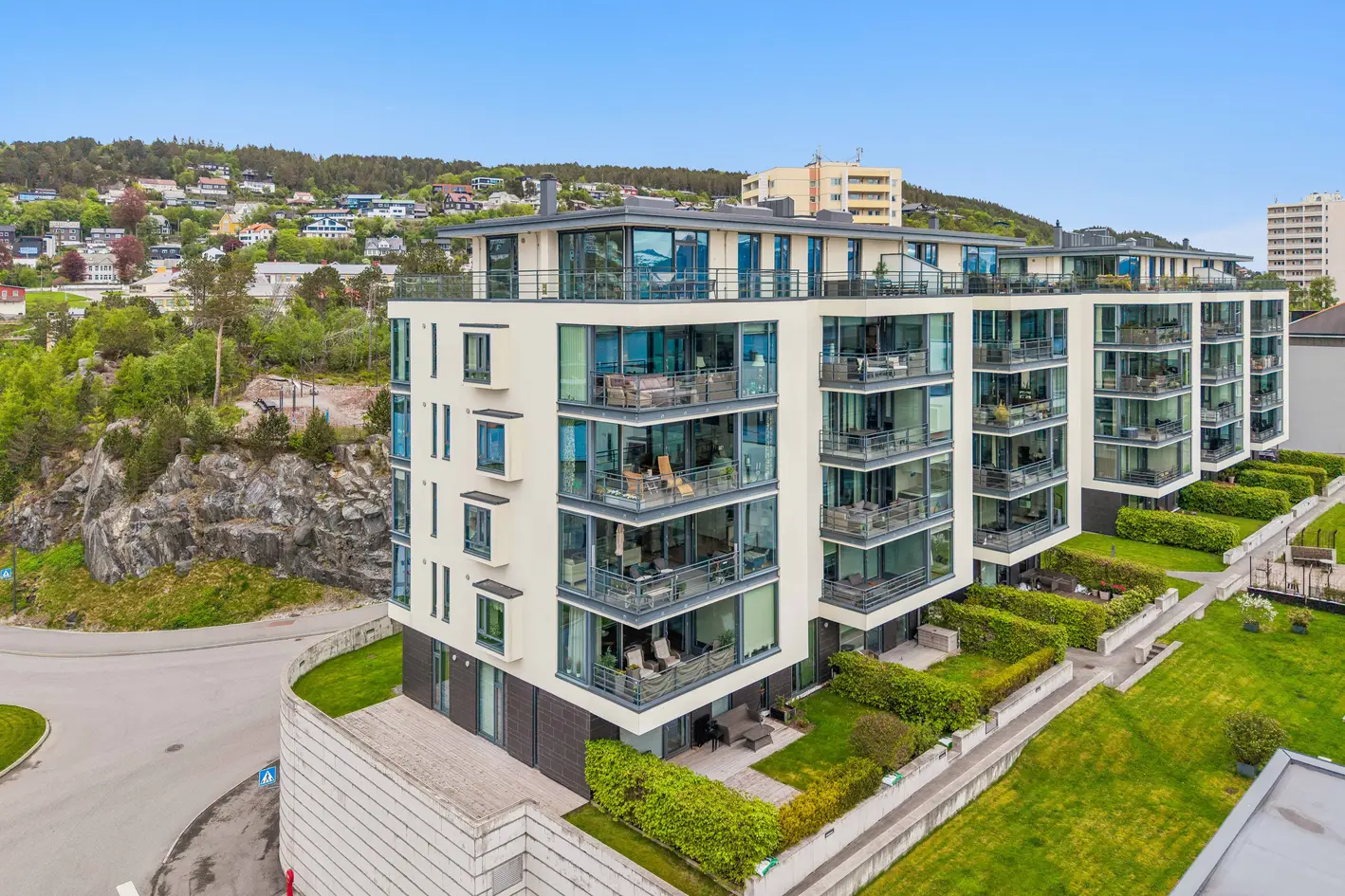 Sjelden mulighet! Toppleilighet med stor terrasse mot tre himmelretninger, spektakulær utsikt og meget gode solforhold photo 3