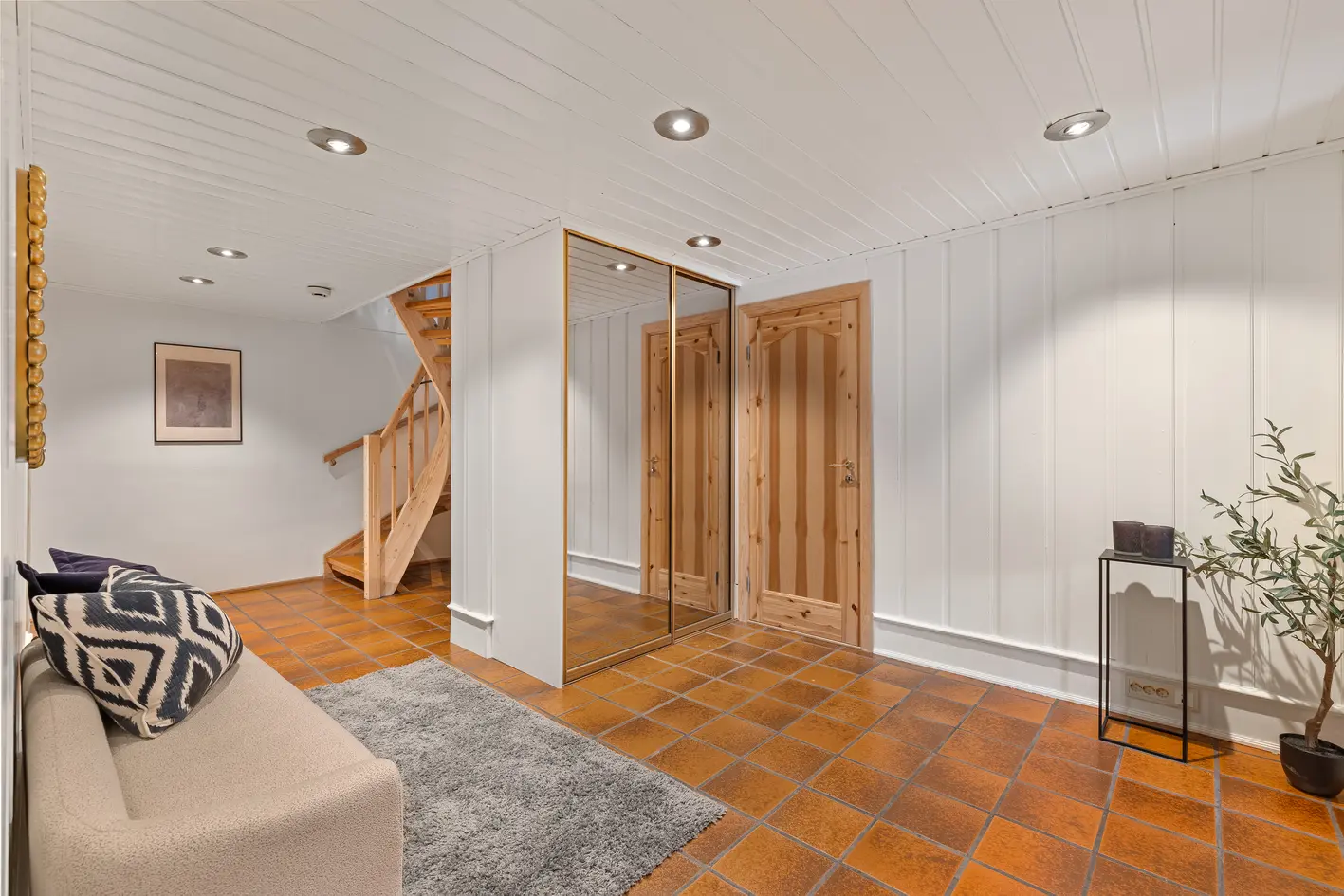 Stor, flott bolig med utleie, herlige uteplasser. Rolig, høyt og fritt med nydelig utsikt. Sentralt og barnevennlig photo 4