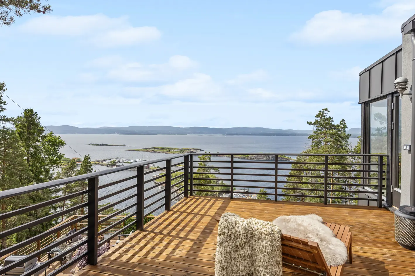 Arkitektonisk perle med spektakulær panoramautsikt over Oslofjorden og Steilene | Solrike terrasser | Hybeldel | Garasje photo 3