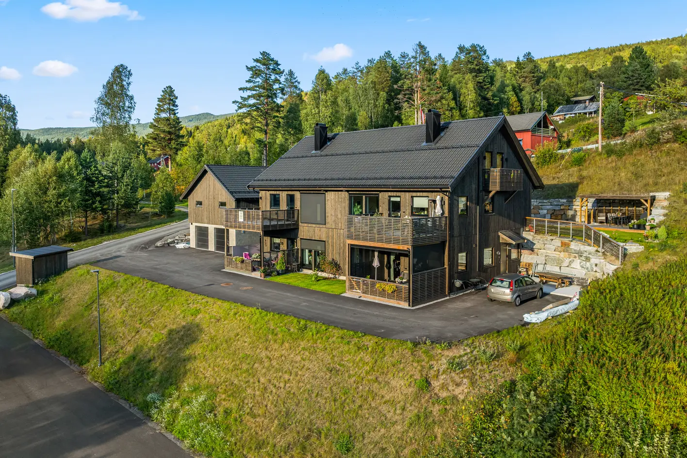 Nyere 5-roms duplex-leilighet sentralt beliggende i Austbygde - Nydelig utsikt og flotte uteplasser - Garasje - 2 bad photo 2