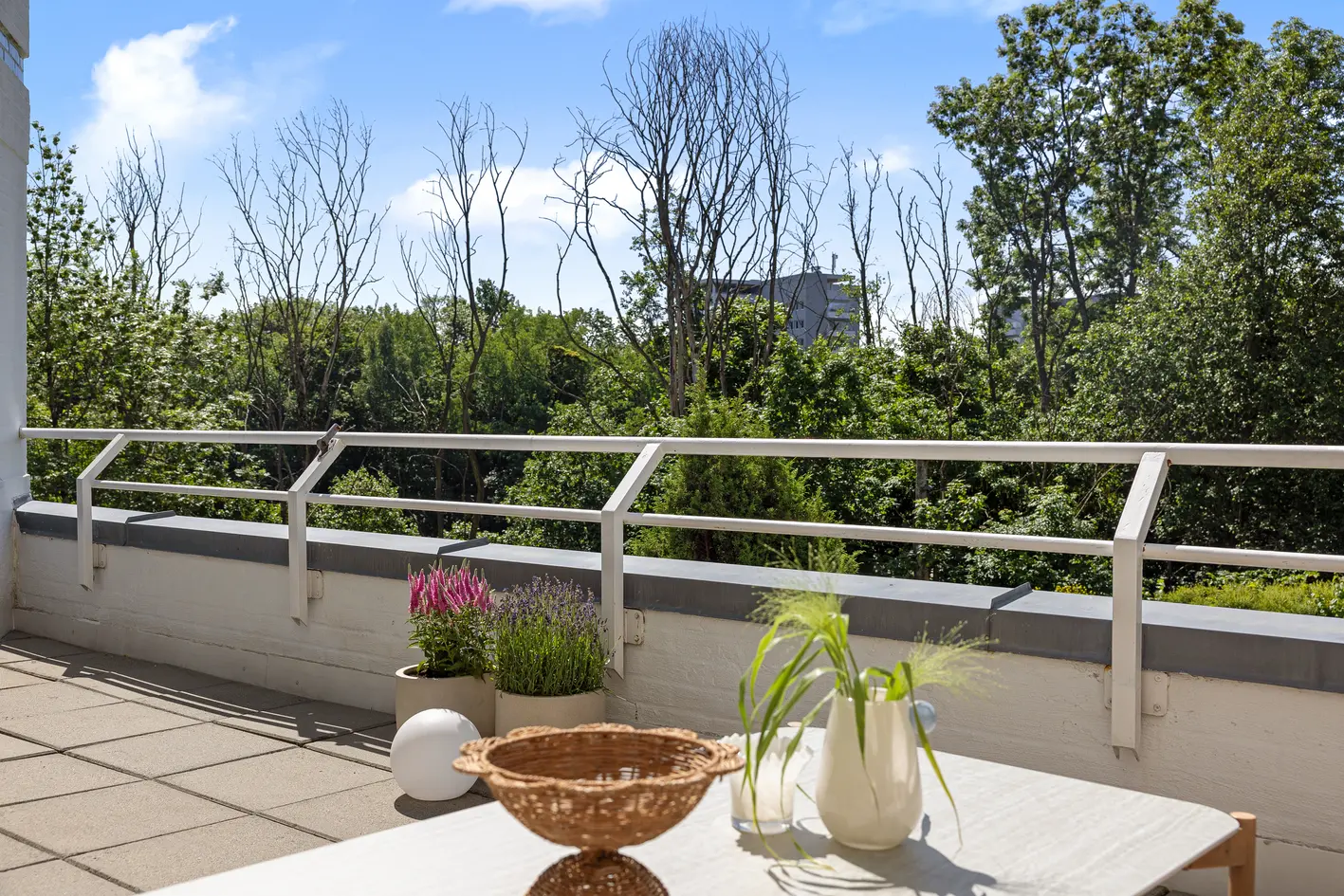 Eksklusiv, påkostet og nyoppusset stor leilighet med solrik terrasse og balkong. Heis og garasje. Trappefri adkomst.  photo 5