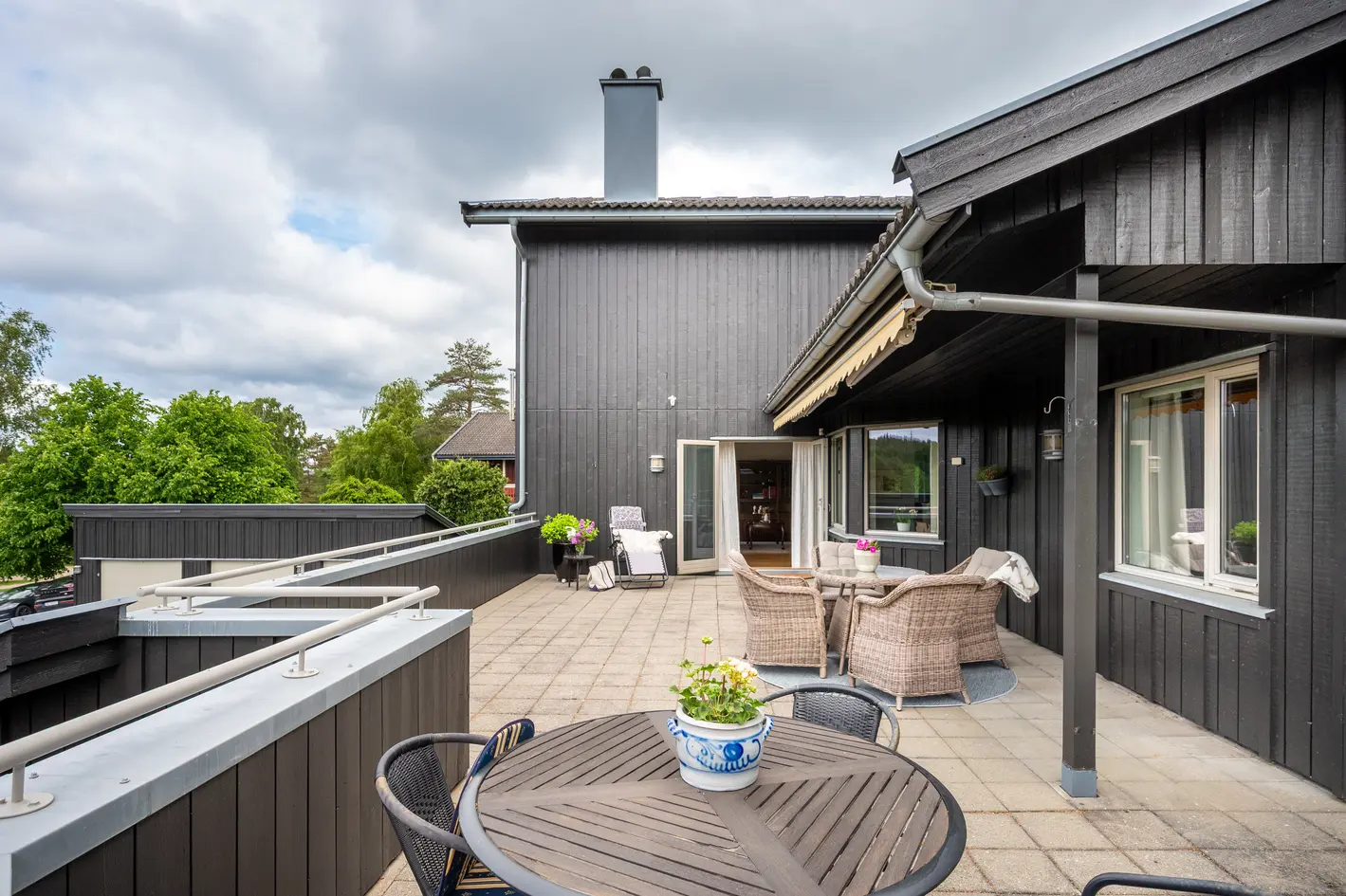 FALCHÅSEN TERRASSE - Romslig leilighet med tre solrike uteplasser og god planløsning! Egen garasje og ingen trapper. - View 5