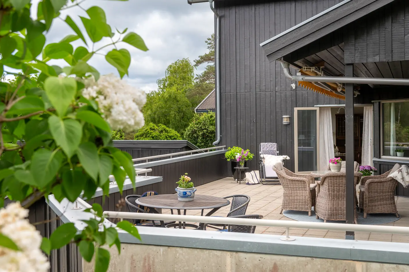FALCHÅSEN TERRASSE - Romslig leilighet med tre solrike uteplasser og god planløsning! Egen garasje og ingen trapper. - View 6