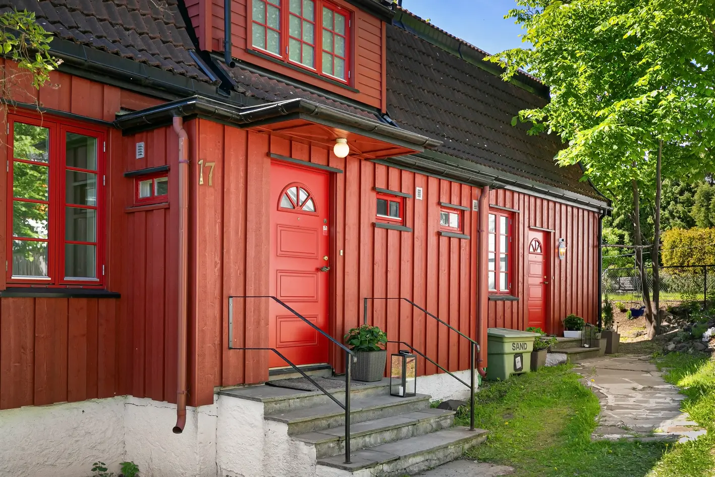 Stor hel tomannsbolig selges - deilig tomt m/flat gressplen ca. 1.348 kvm -Oppussing - Byggeår 1929 - Nær Ring 3 photo 4