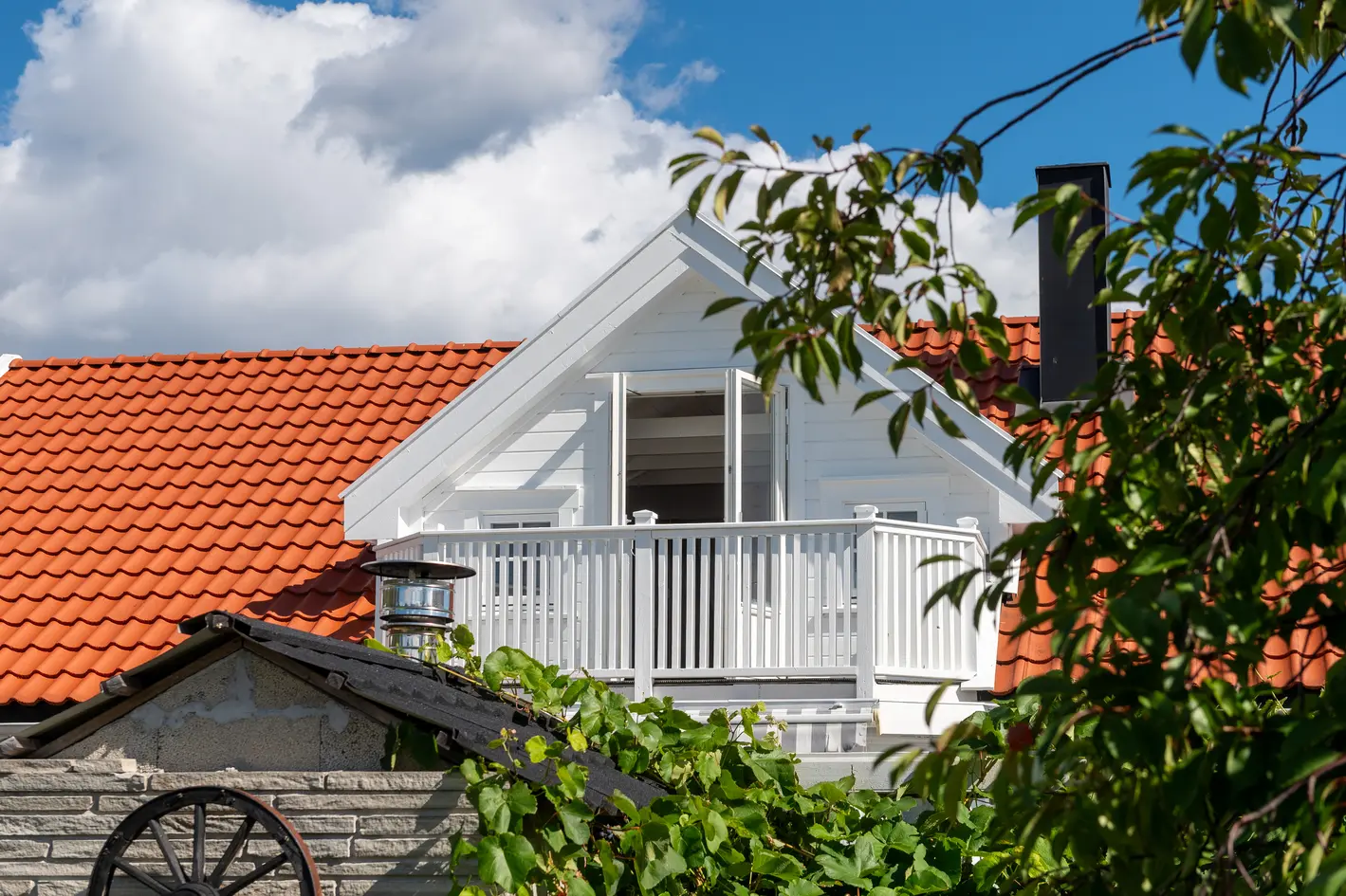 Romslig arkitekttegnet familiebolig med båtplass, solrik hage og boareal over 3 plan. Kort vei til natur og skjærgård. photo 4