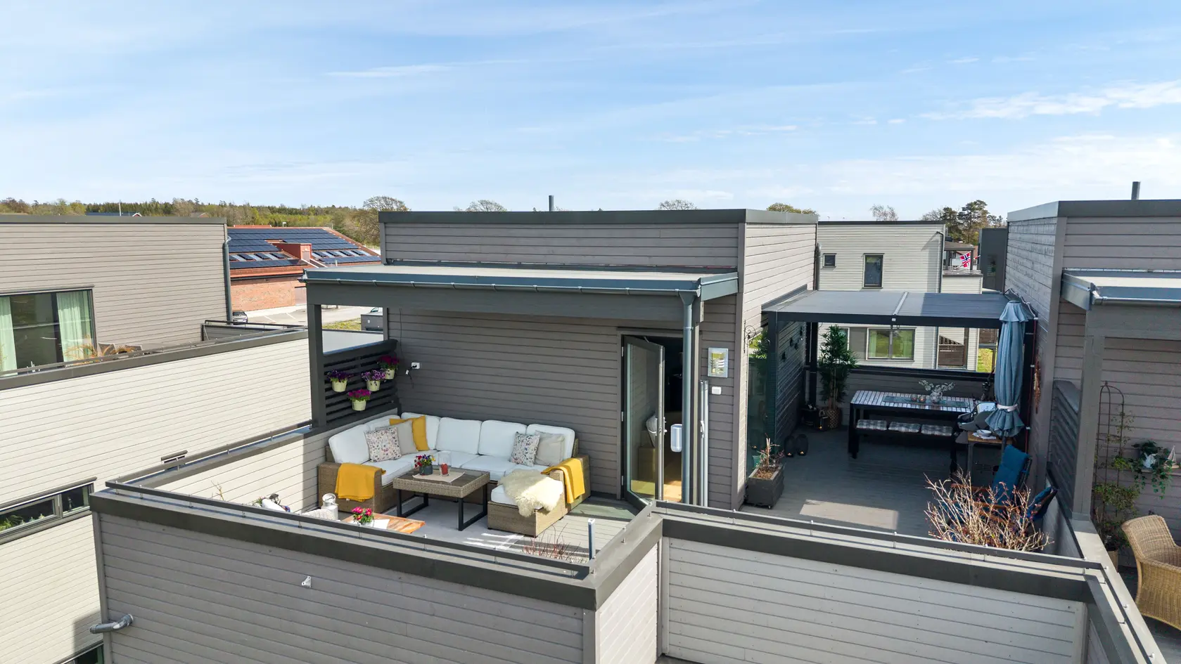 Helgeroa - Tiltalende og påkostet bolig med flott utsikt. Delikat kjøkken og to flotte bad. Stor takterrasse med pergola photo 5