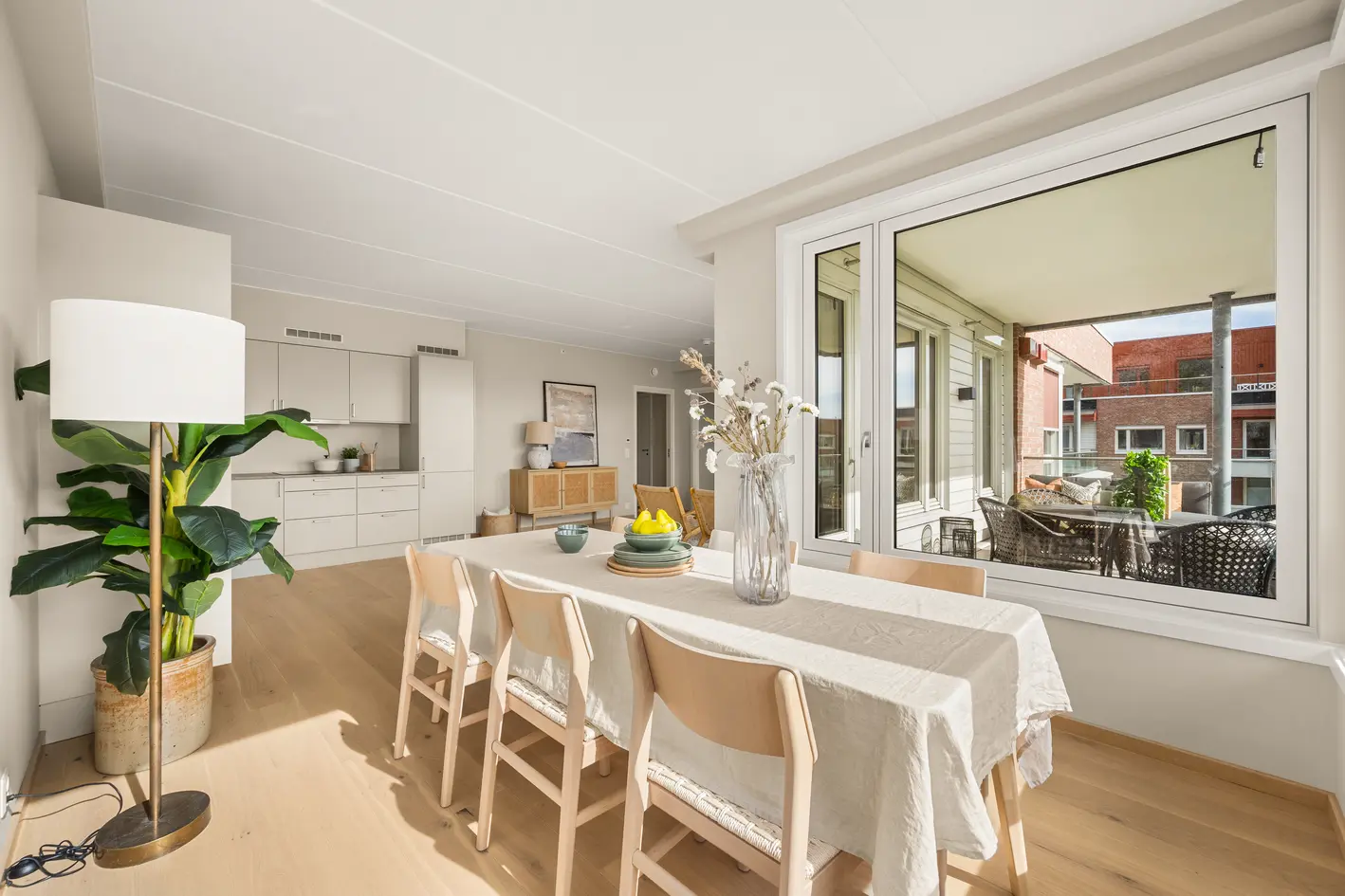 Delikat ny 4-roms hjørneleilighet | Beste beliggenhet på tunet | 2 bad | Solrik balkong | Garasje | Gulvvarme | Heis  photo 2