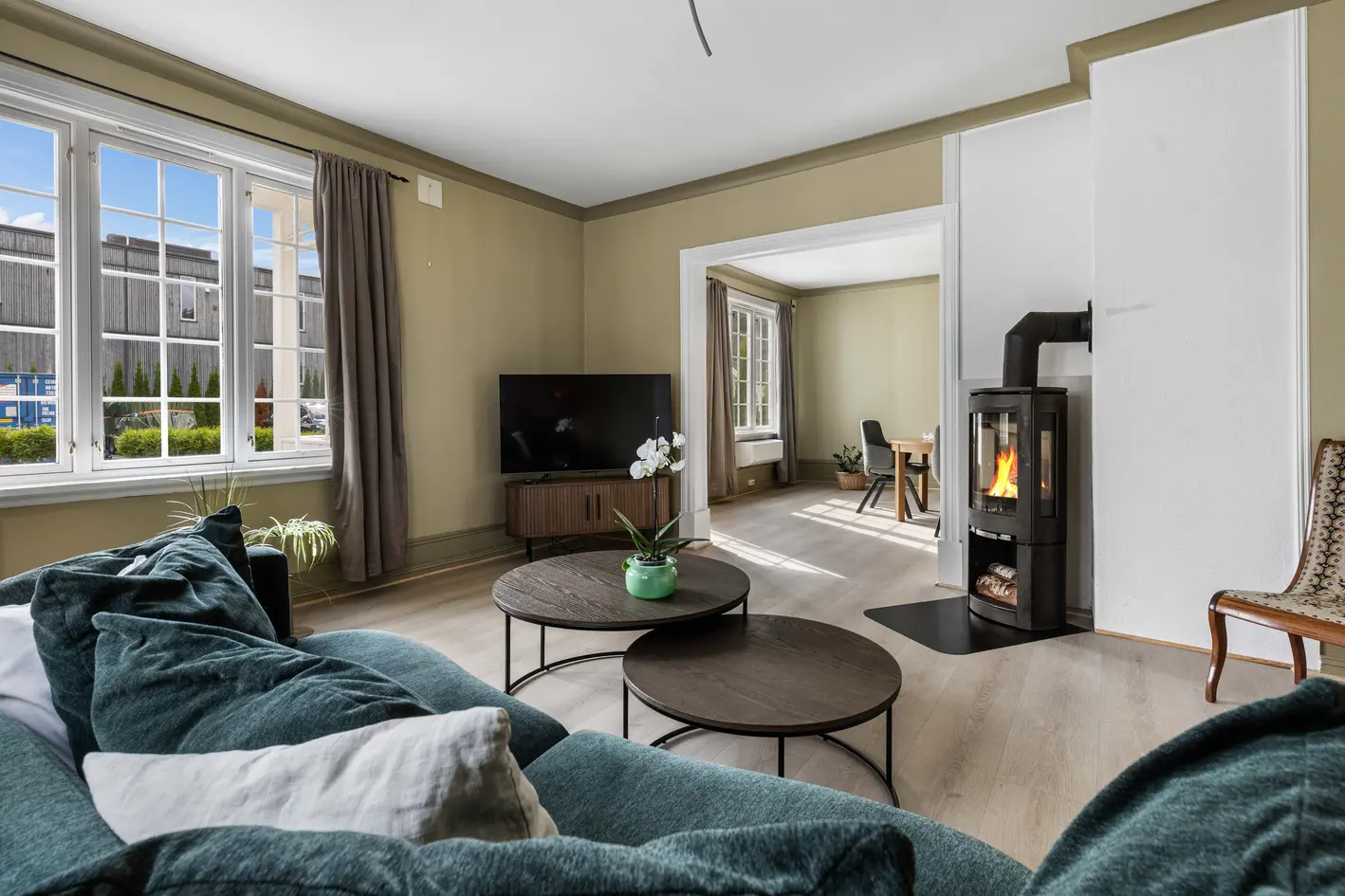 Svelvik - Sjarmerende enebolig med sjel, stor tomt, jacuzzi og flott oppgradert uteområde - anneks  photo 4
