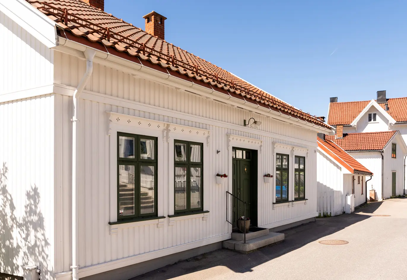 Sjarmerende eldre hus med idyllisk hage - Anneks med atlier/hobbyrom - Gode solforhold - IKKE BOPLIKT