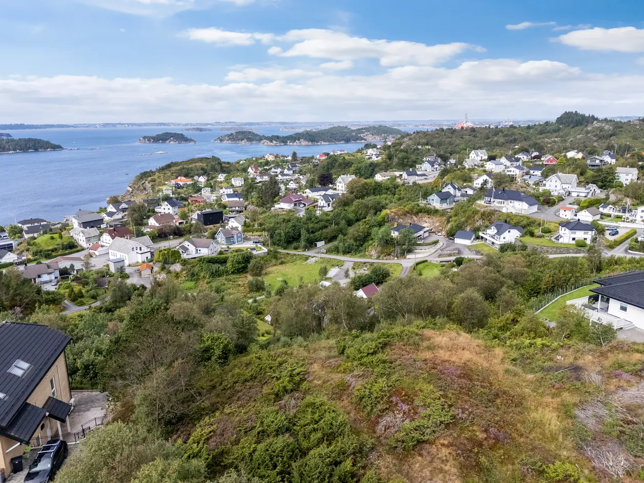 FOLLESE - Tomt med nydelig utsikt - Meget barnevennlig - Gode solforhold - Kun 8 minutters kjøring til Kleppestø photo 2