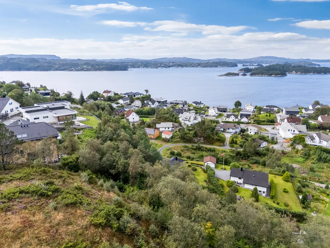 FOLLESE - Tomt med nydelig utsikt - Meget barnevennlig - Gode solforhold - Kun 8 minutters kjøring til Kleppestø photo 3