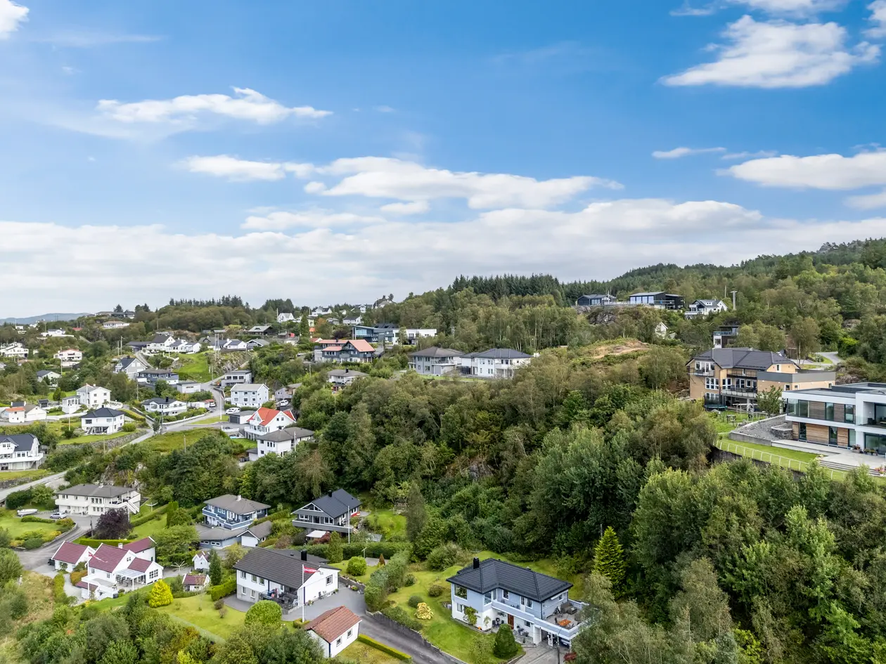 FOLLESE - Tomt med nydelig utsikt - Meget barnevennlig - Gode solforhold - Kun 8 minutters kjøring til Kleppestø photo 4