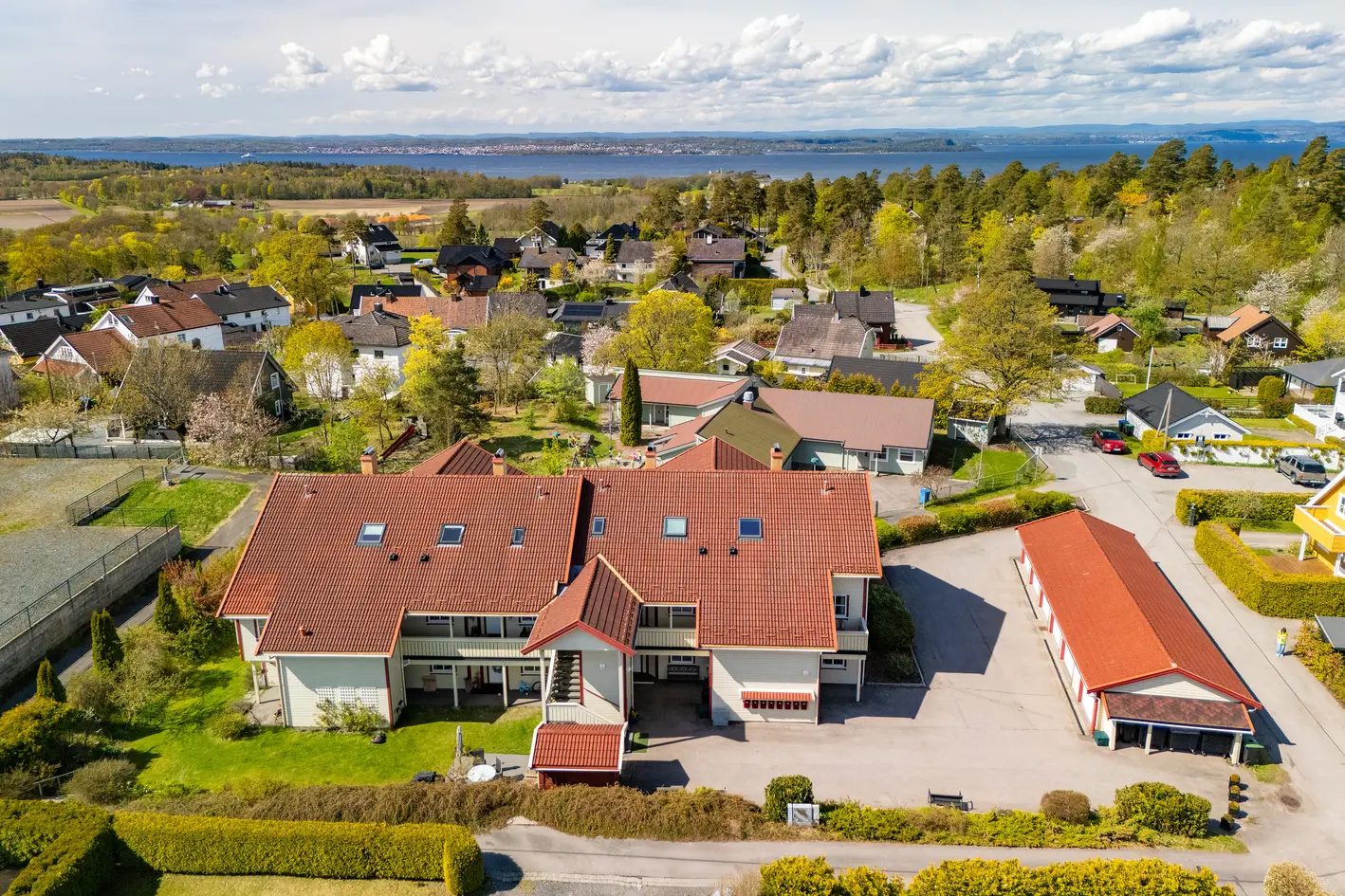 Lys og romslig selveier endeleilighet o/2 plan - Veranda, balkong og garasje - Nærhet til bhg, skole og fine turområder photo 2