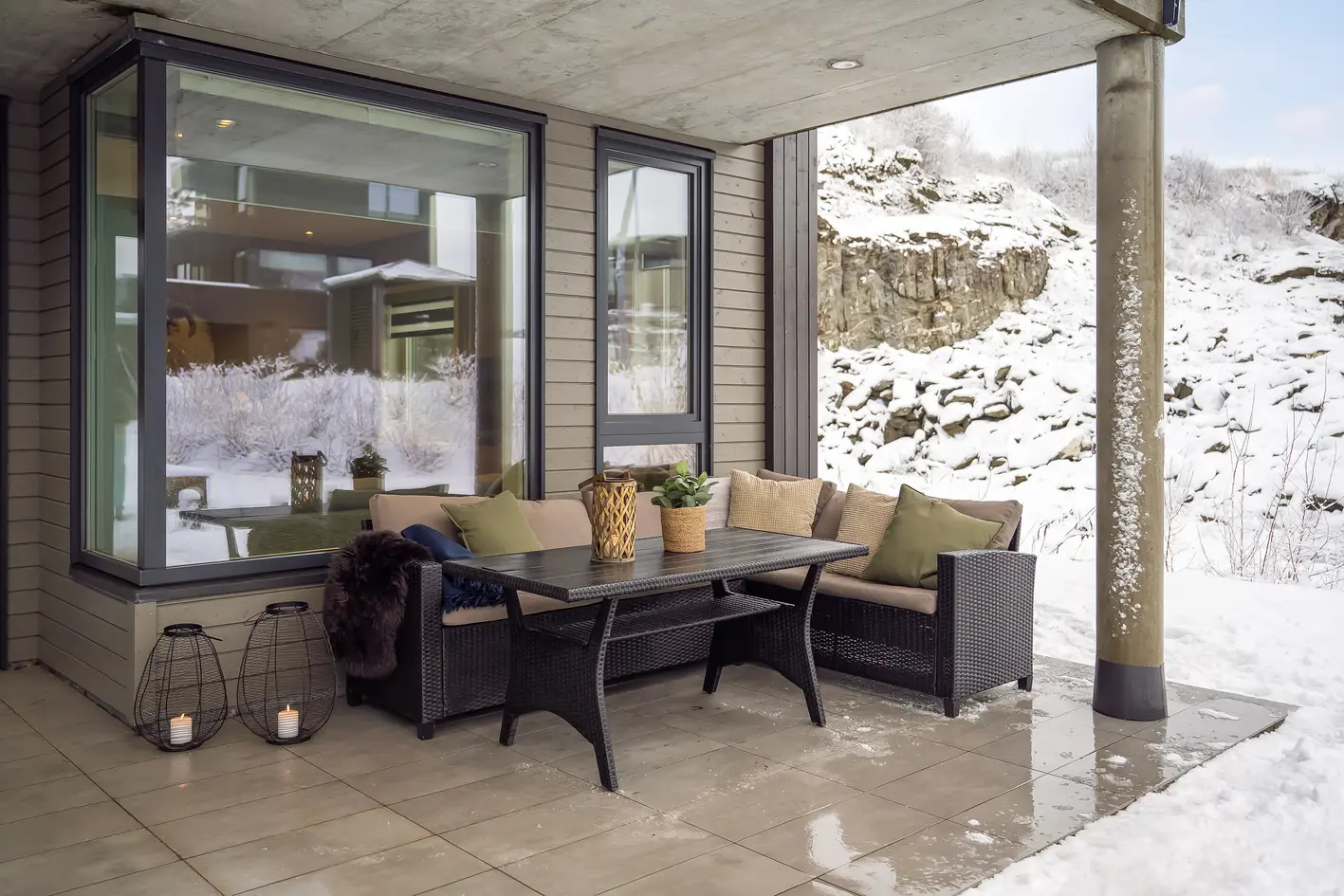 Lekker, romslig og oppgradert 3-romsleilighet fra 2018. Plass i p-kjeller m/elbillader. Stor, flislagt terrasse mot sør. photo 3