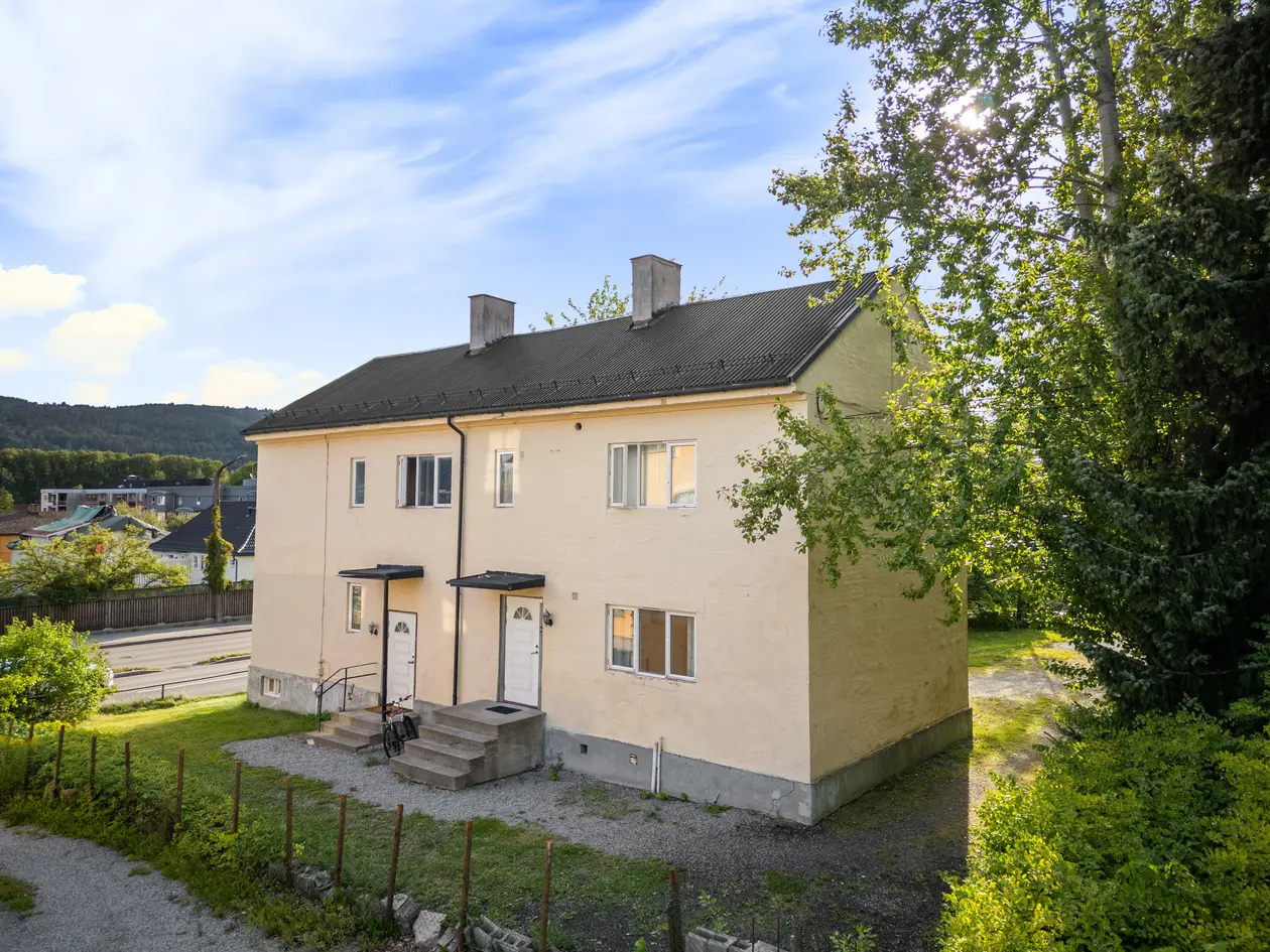 Lys 2-roms eierleilighet i 2. etasje i en 4-mannsbolig. Egen del av loft. Oppussingsobjekt. Praktisk avstand til sentrum photo 2