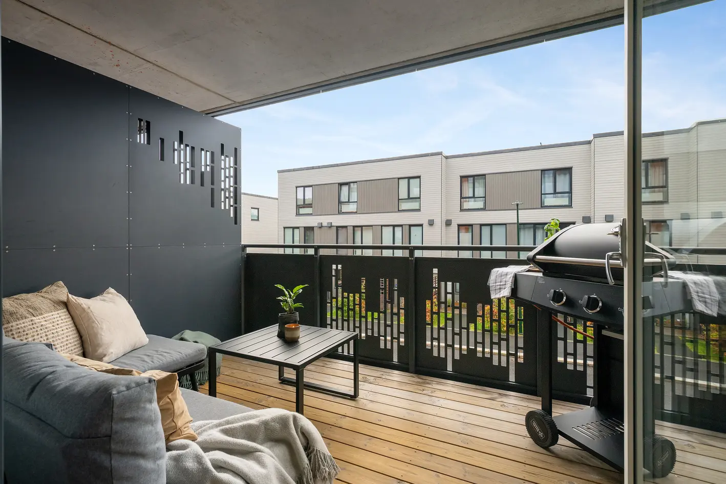 Strøken 4-roms med to balkonger, garasje & to bad | Fjernvarme | IN-ordning | Felles takterrasse | Meget sentralt photo 2