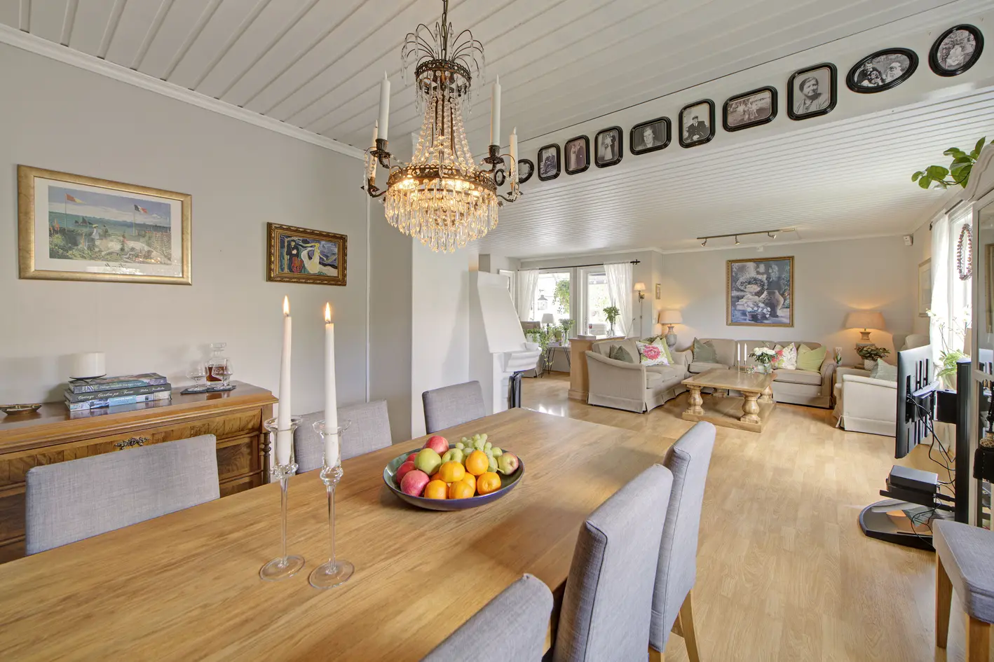 Frittliggende enebolig med sol fra morgen til kveld - solrike uteplasser m/hage - 4 sov - garasje -barnevennlig og rolig photo 3