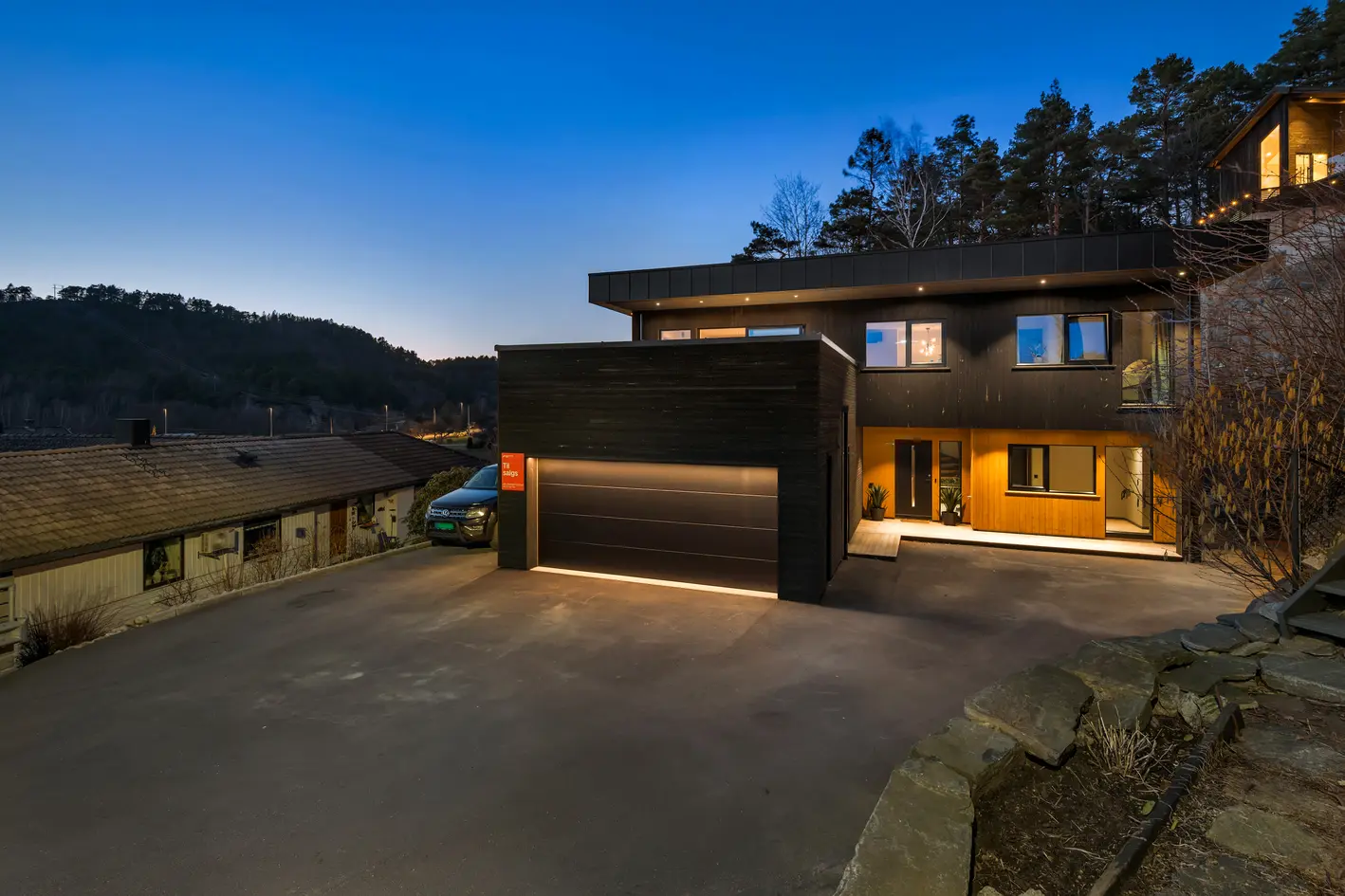 EIG -Funkisvilla m nydelig sjøutsikt og et lekkert innhold og en praktisk hybel. Dobbel garasje og vestvendt beliggenhet photo 2