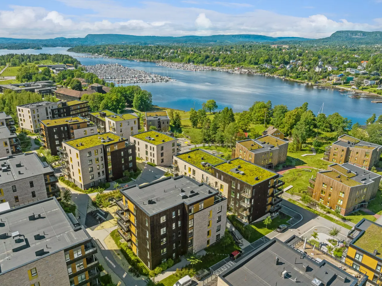 Sjønær 3-roms med 2 bad og solrik terrasse på attraktive Oksenøya - Idyllisk og rolig beliggenhet - Garasjeplass m/EL photo 2