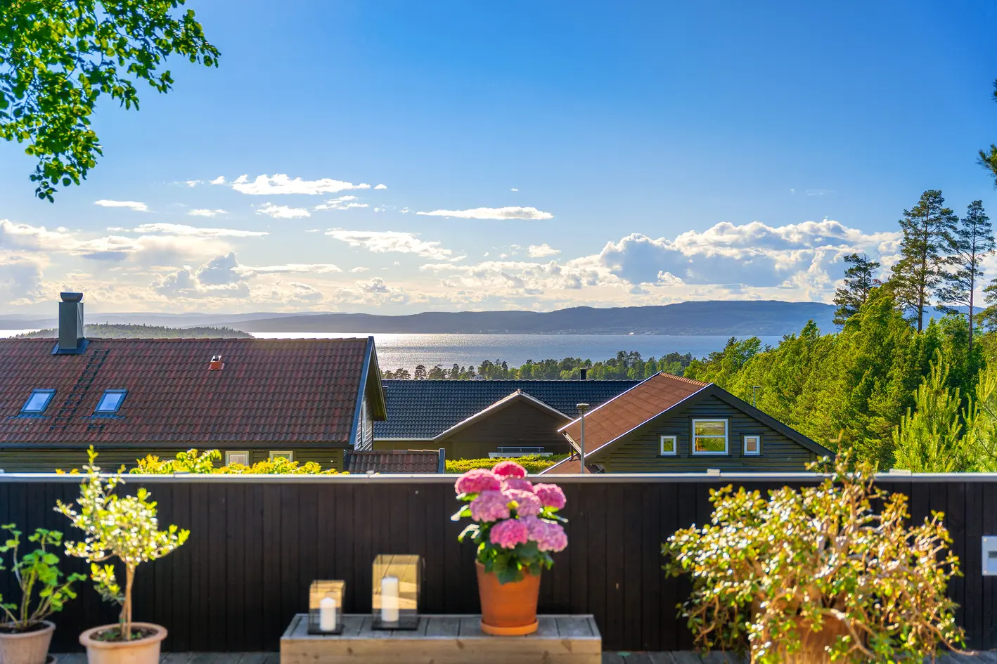 Arkitekttegnet enebolig med gjennomtenkte løsninger. Vidstrakt utsikt over Oslofjorden.Umiddelbar tilgang til friområder photo 2