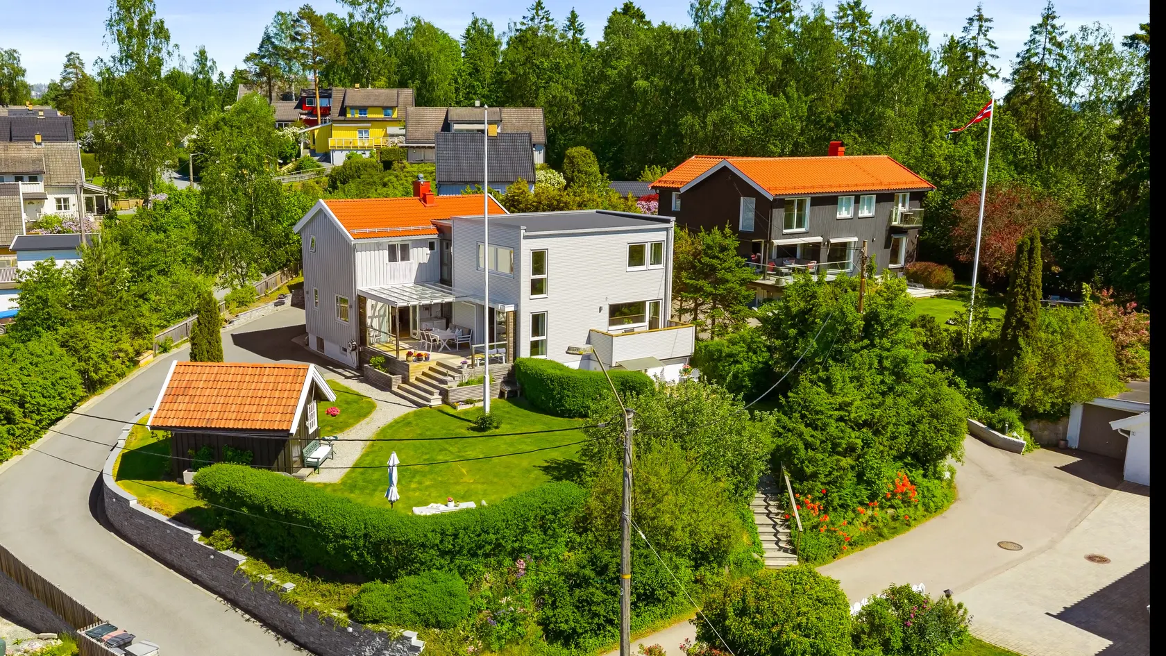 Påkostet og moderne. Renovert og tilbygget 2016/2018. Høyt og fritt. Solrik, idyllisk hjørnetomt. Hybel. Dobbelgarasje photo 4
