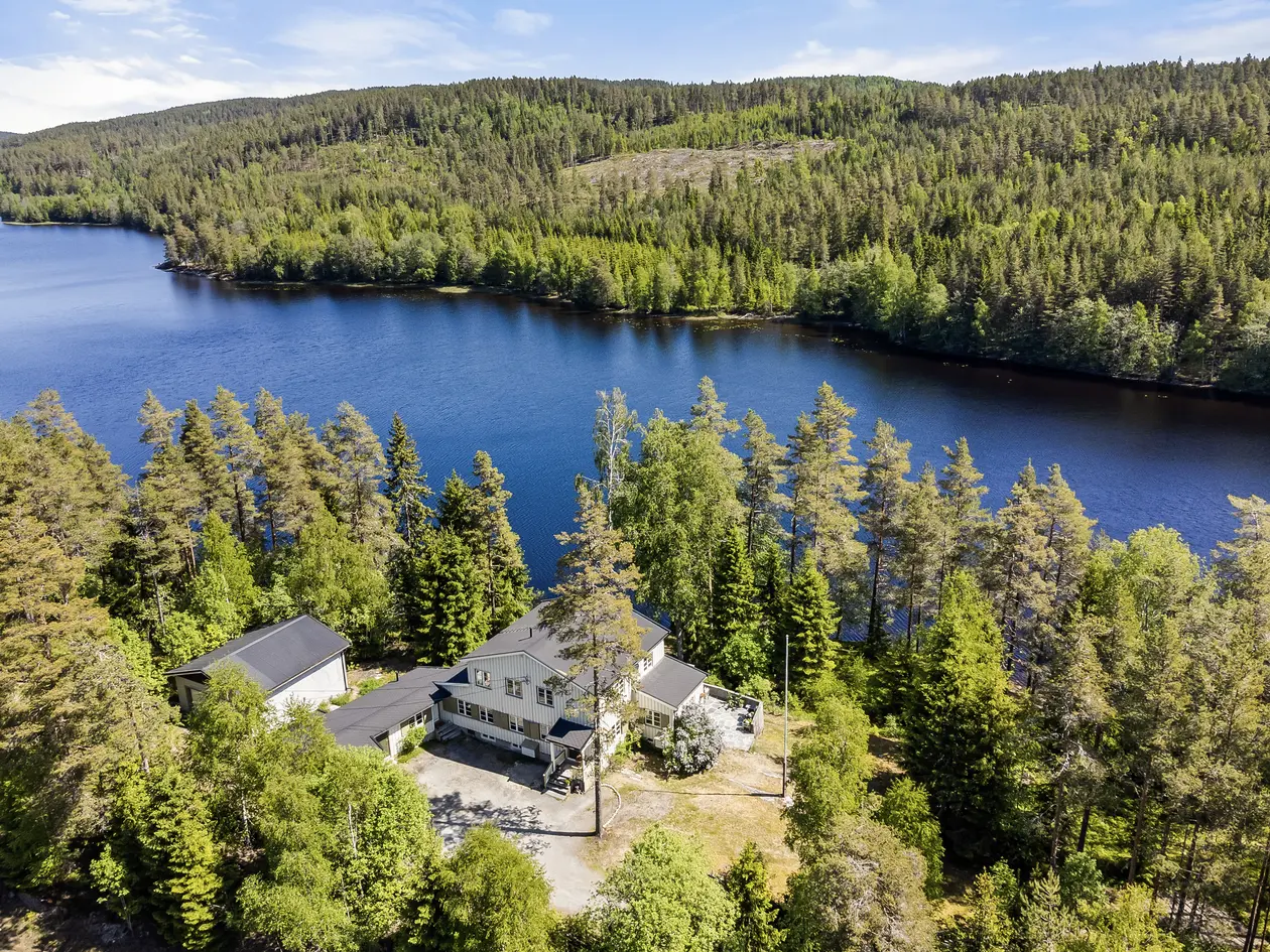 Særs romslig enebolig på 358 kvm | Tomt med strandlinje på  6,7 mål ved Tunnsjøen |  40 km fra Oslo | Oppusset 2019-2023 photo 3