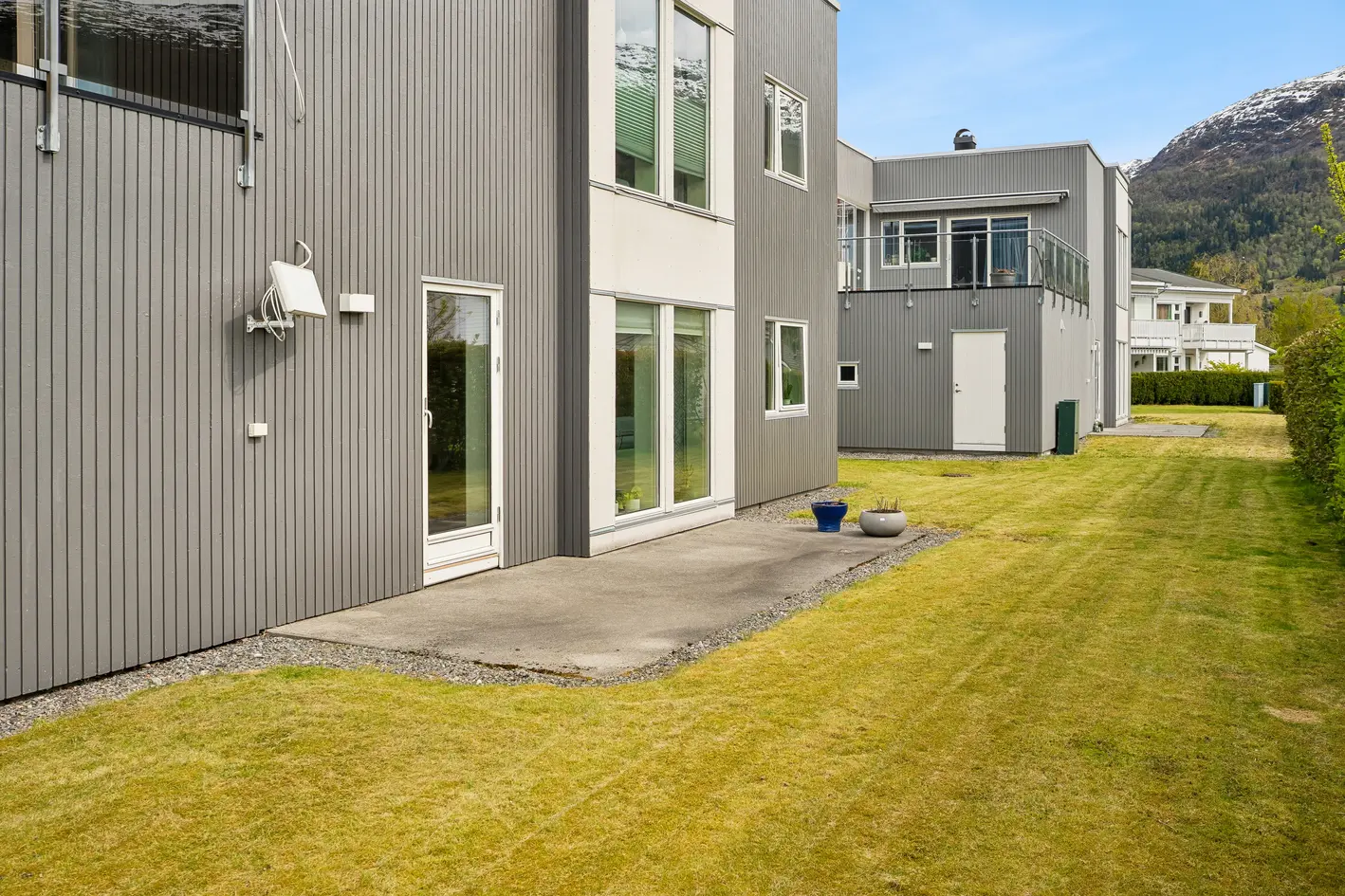 Tiltalande del av tomannsbustad sentralt beliggande i eit attraktivt område - Garasje - Utebod photo 5