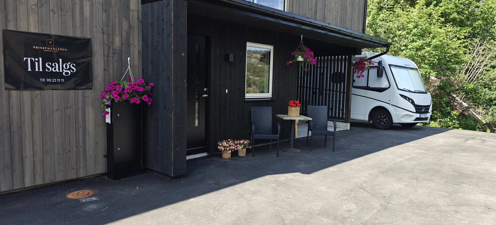 NEDRE TINNHEIA, NÆR GRIM - Helt ny og innholdsrik vert.delt bolig - 4 soverom - 2 bad - 2 stuer - carport - ledig straks