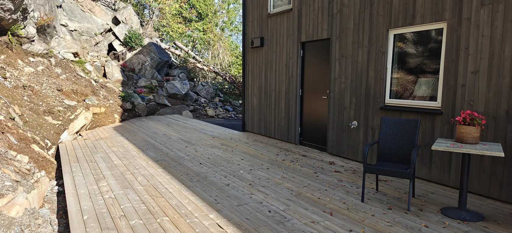 NEDRE TINNHEIA, NÆR GRIM - Helt ny og innholdsrik vert.delt bolig - 4 soverom - 2 bad - 2 stuer - carport - ledig straks photo 2