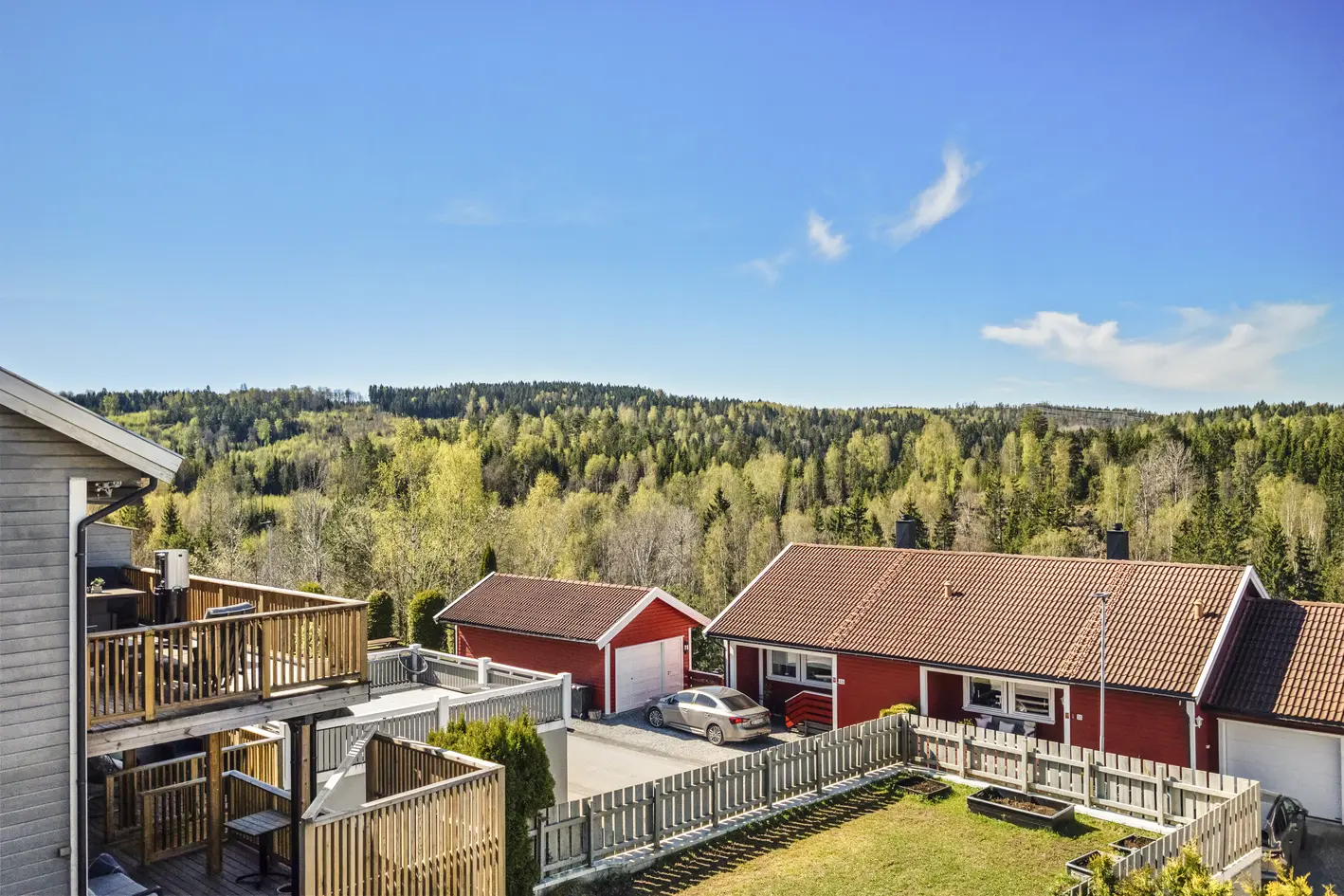 Romslig halvpart av tomannsbolig – en av de største på feltet. Garasje, god utsikt, fine uteplasser og stort potensial! photo 3