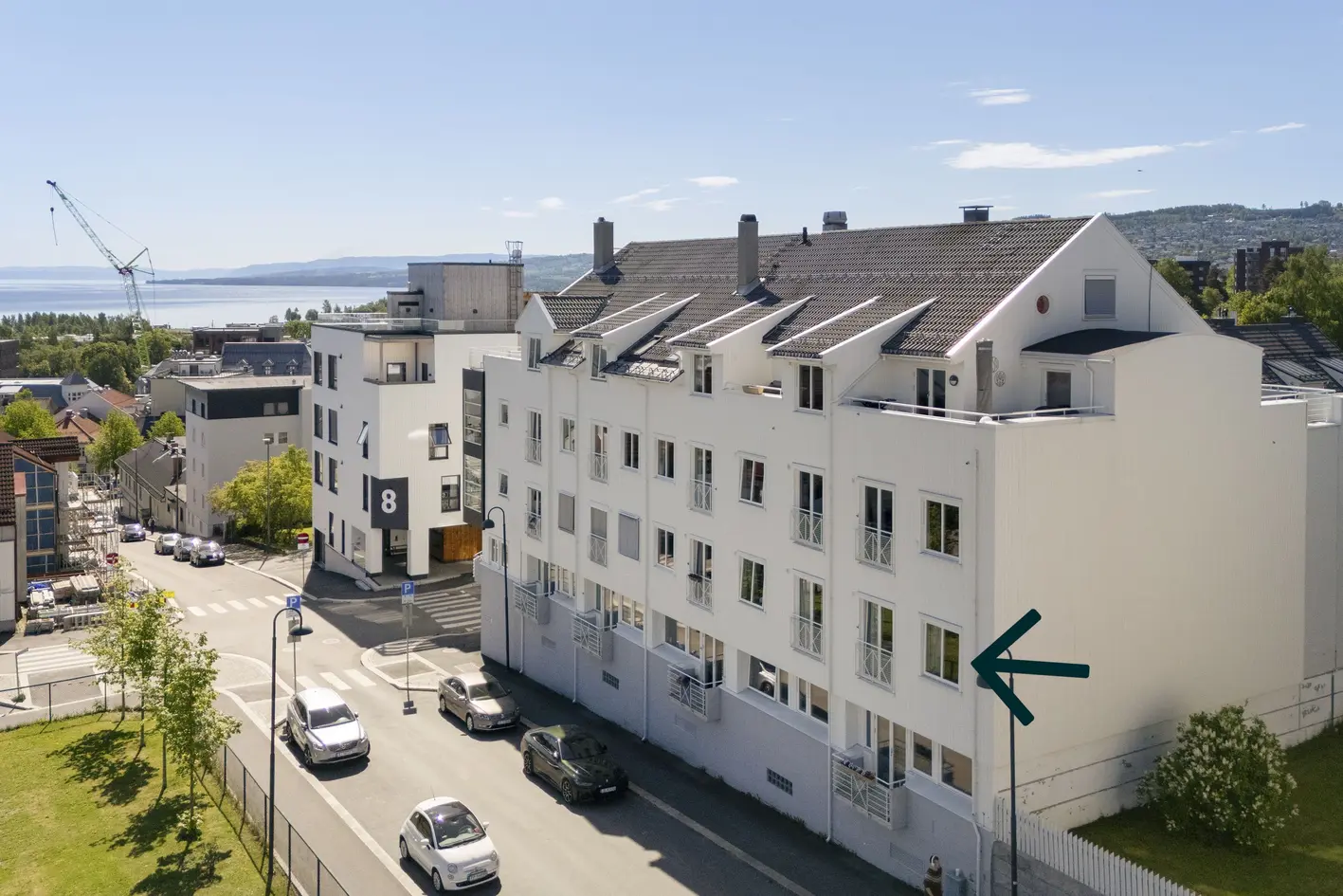 Attraktiv 2-roms selveier i 2. etasje beliggende i smørøyet av Gjøvik. God takhøyde, franske balkonger, heis og to boder. - View 2