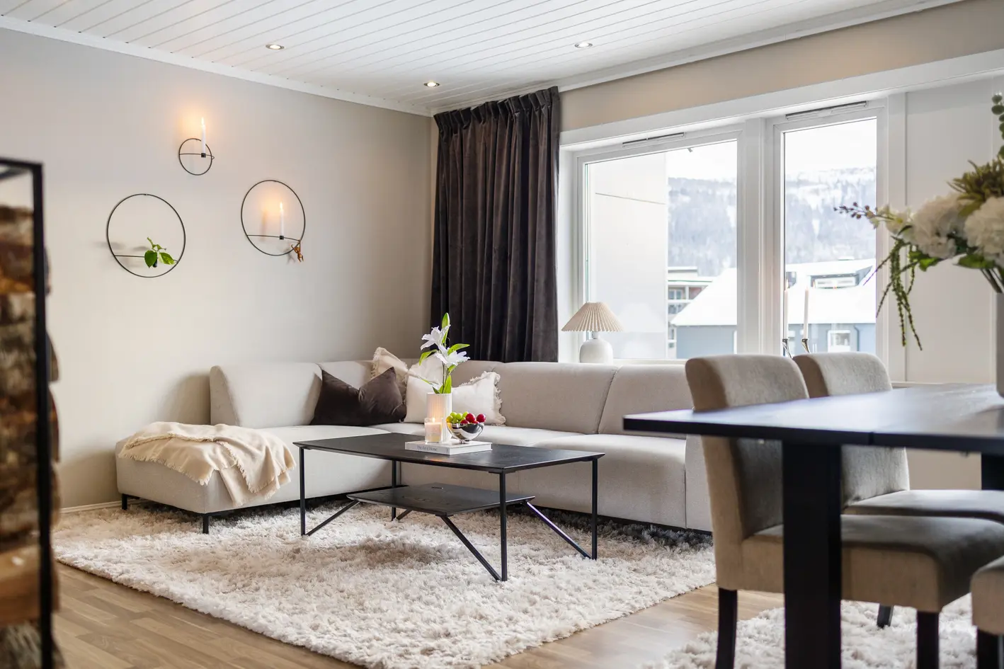 3-roms leilighet i øverste etasje | Solrik balkong | Vedovn | Tidsriktig kjøkken | To romslige soverom photo 4
