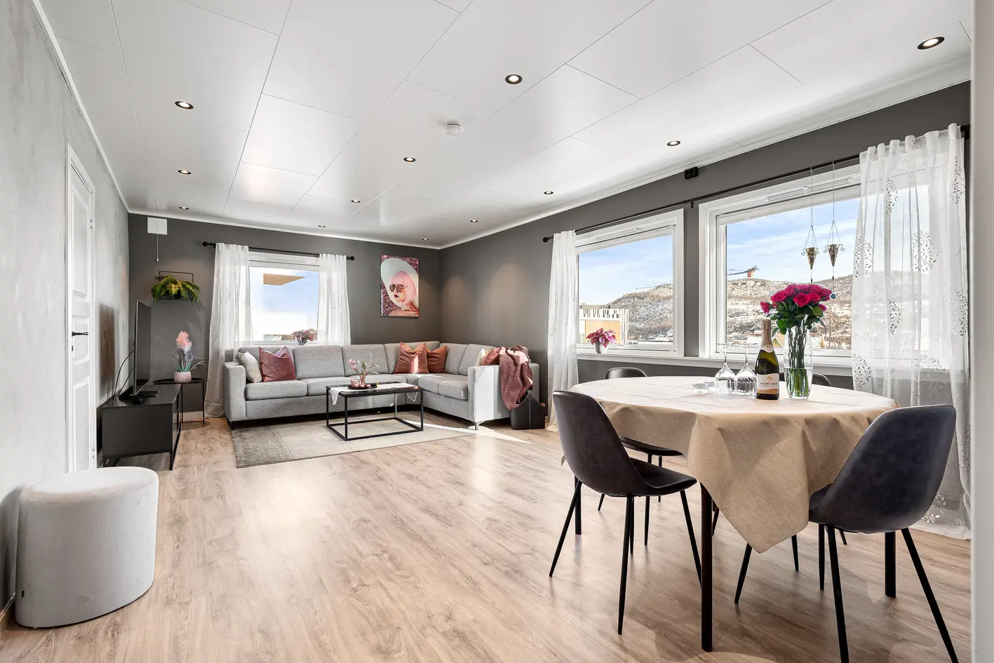 HARSTAD SENTRUM | Tiltalende 3-roms selveierleilighet med parkering | God lagring med 2 boder | Gangavstand til alt!