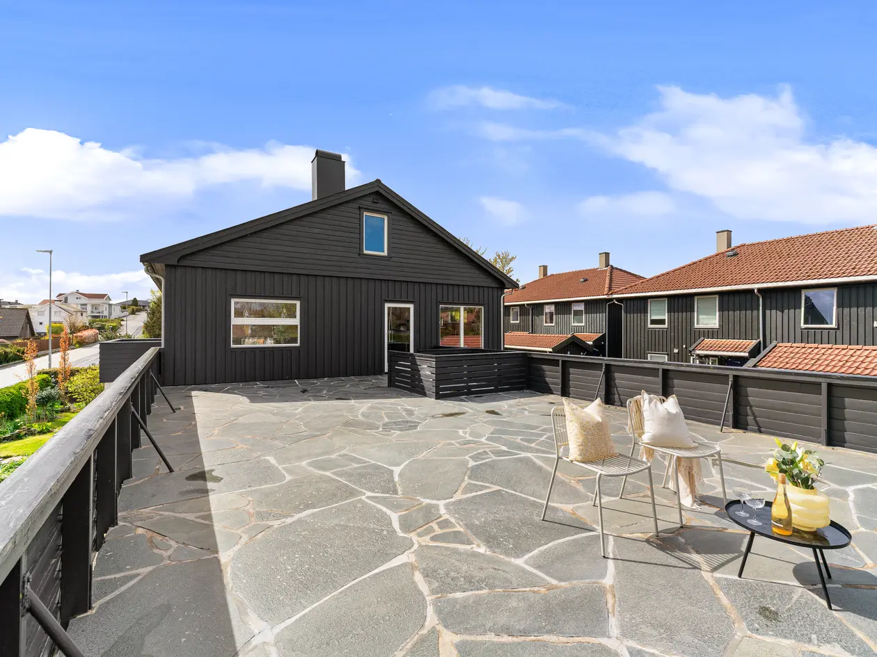 Hel tomannsbolig med sentral og attraktiv beliggenhet på Rosseland. Flotte uteområder med gode solforhold.  photo 4