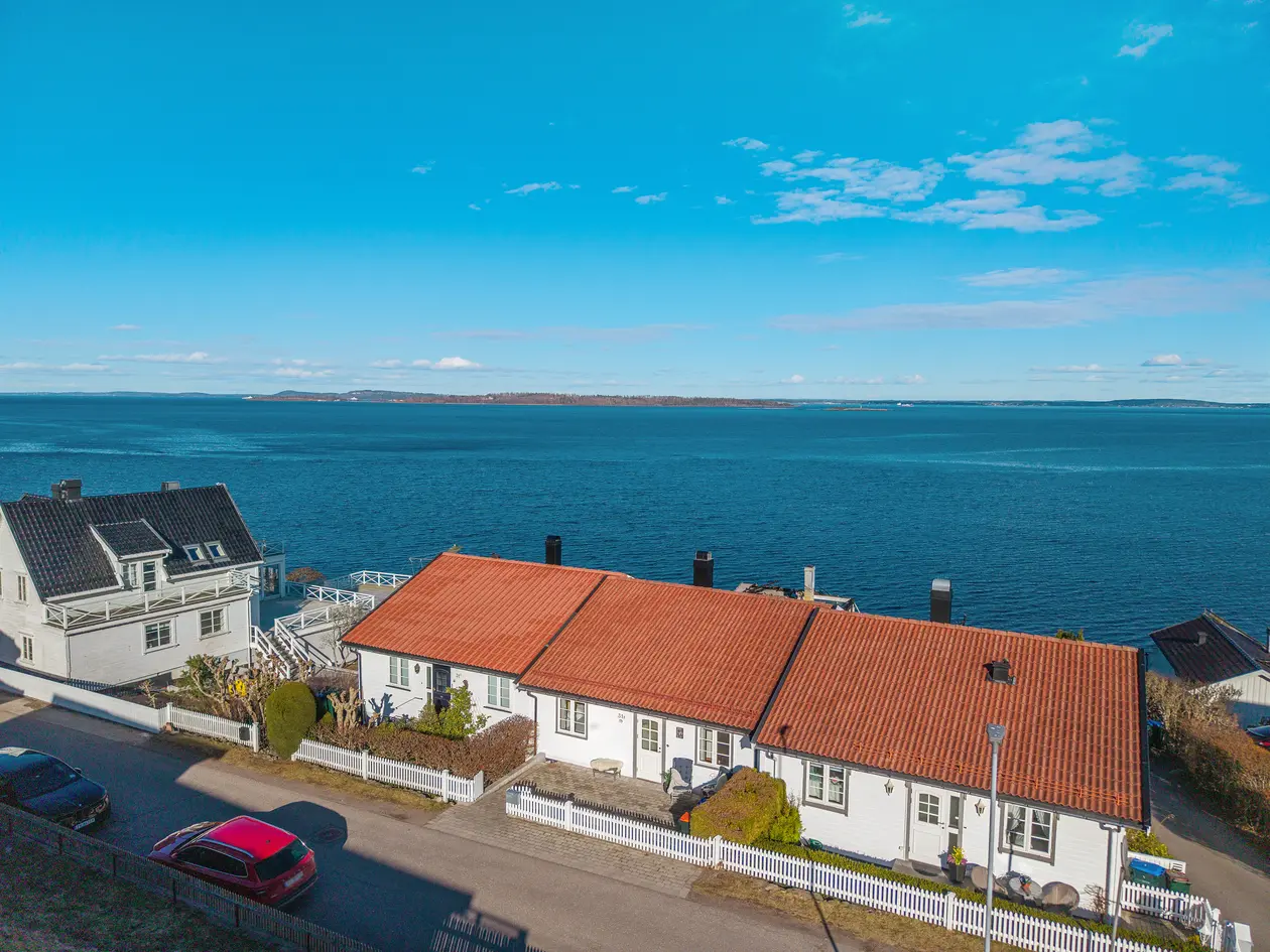 Bo tett på sjøen i vakre Åsgårdstrand – unikt rekkehus med fjordutsikt og solrike uteplasser photo 4