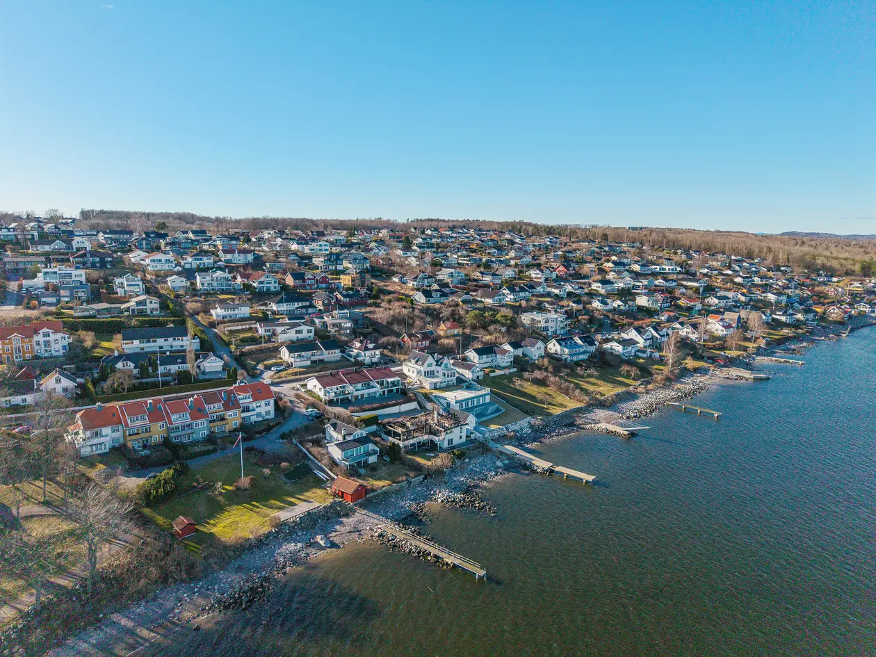 Bo tett på sjøen i vakre Åsgårdstrand – unikt rekkehus med fjordutsikt og solrike uteplasser photo 5