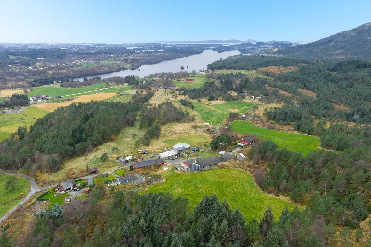 Velkommen til Seterbøvegen 44 - Skogseiendom med bolighus, utleiehus og nyere grisehus  photo 2