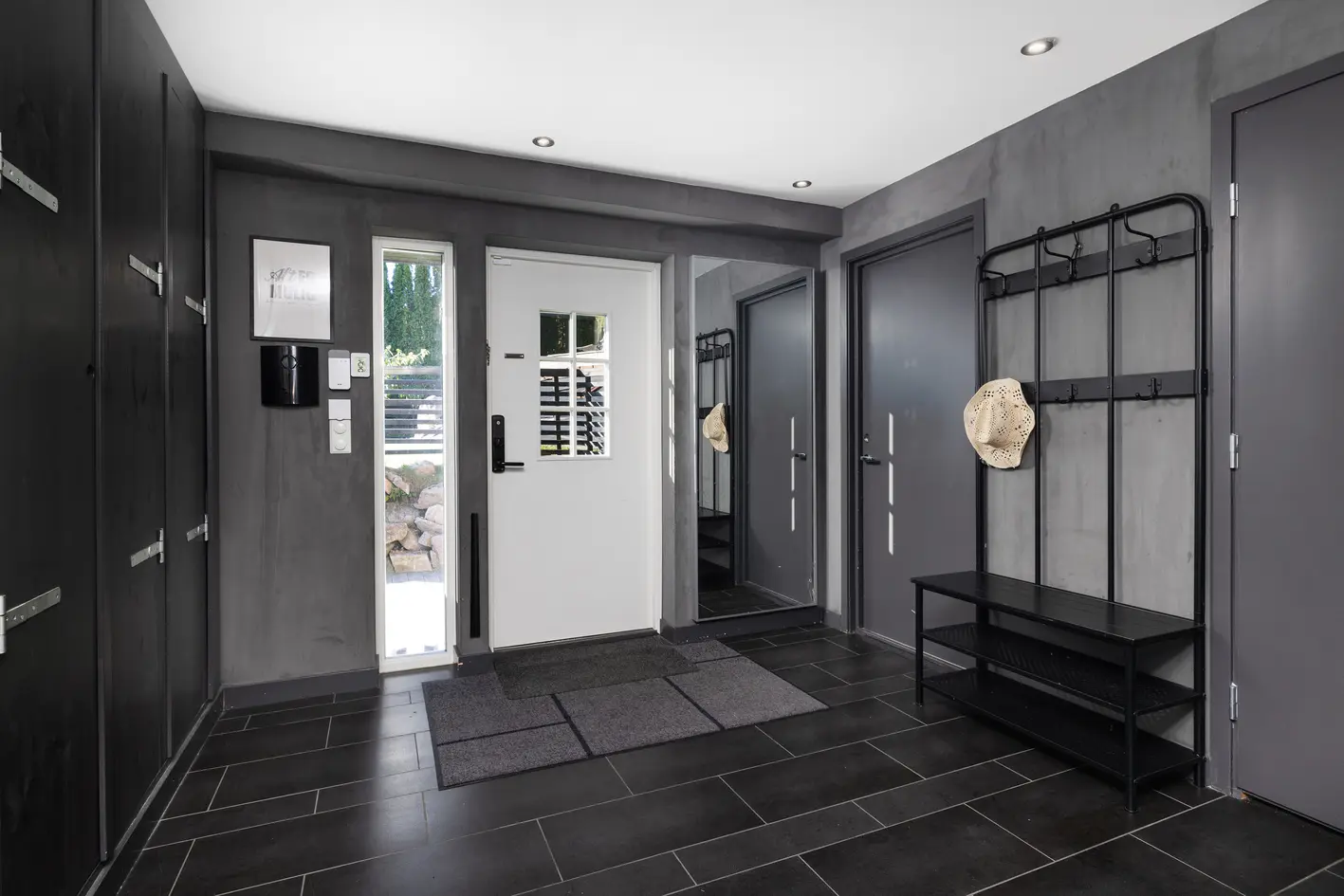 Stor og delikat familiebolig i blindvei med panoramautsikt, 140m² uteplasser & dobbelgarasje. 4 sov. Rolig og markanært photo 4