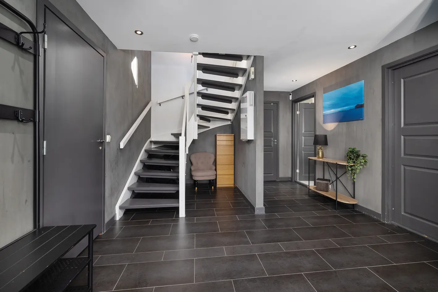 Stor og delikat familiebolig i blindvei med panoramautsikt, 140m² uteplasser & dobbelgarasje. 4 sov. Rolig og markanært photo 5