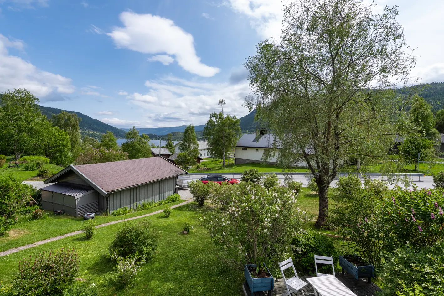 Sentralt beliggende enebolig med flott utsikt - 4 soverom  og 2 bad - Stor og pent opparbeidet tomt - Garasje photo 4