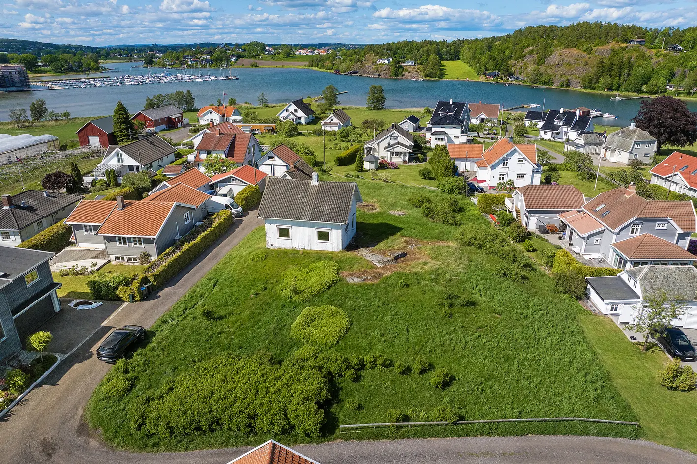 En helt fantastisk eiendom på 2,4 mål med sol for tidlig til den siste sol, flott sjøutsikt i meget barnevennlig område photo 4