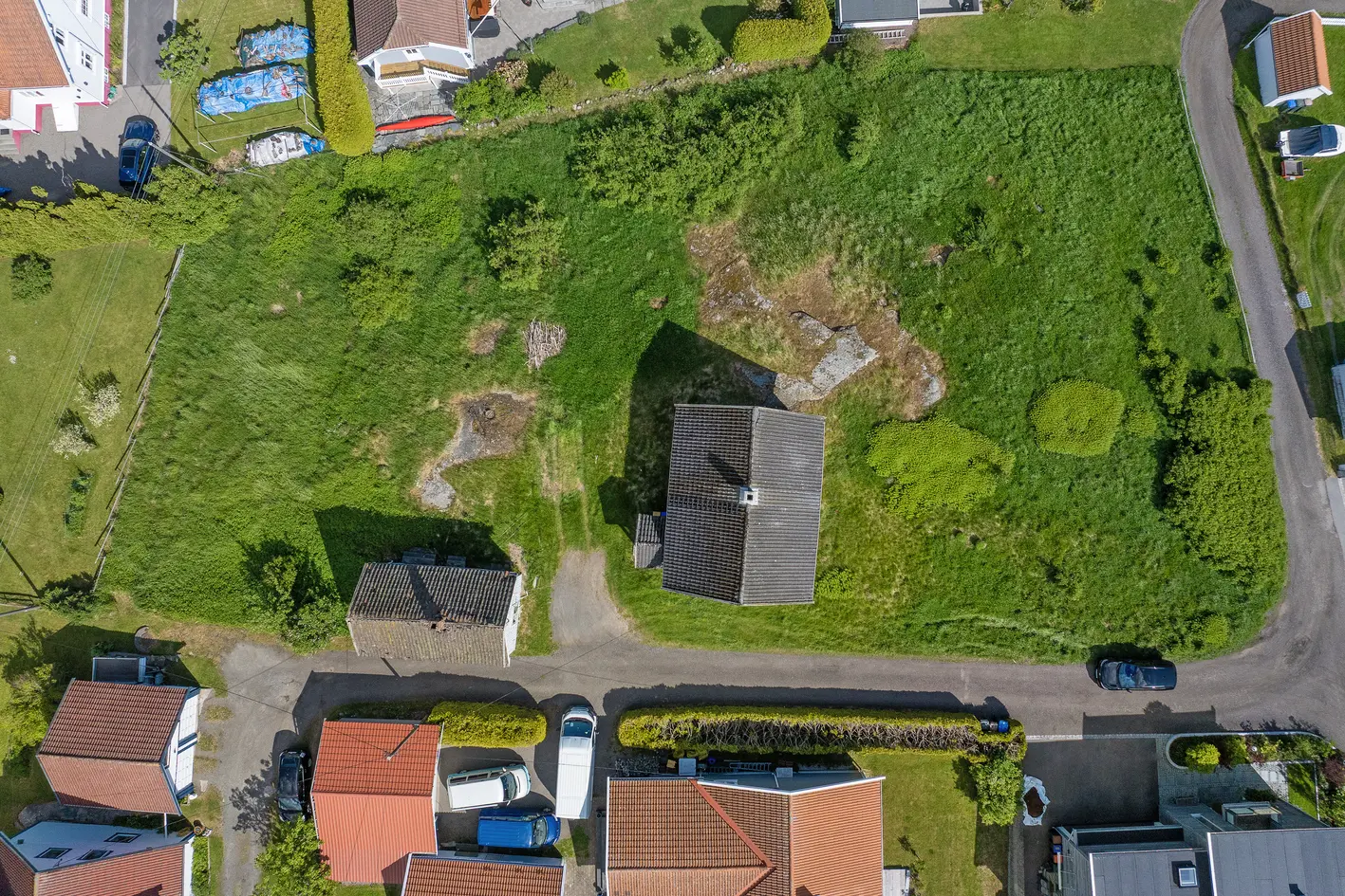 En helt fantastisk eiendom på 2,4 mål med sol for tidlig til den siste sol, flott sjøutsikt i meget barnevennlig område photo 5