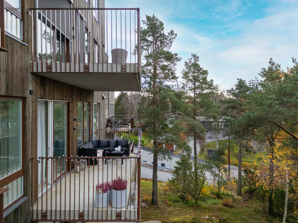 Smakfull 3-roms leilighet på Pettersand, i moderne trehusblokk. Balkong på 13 kvm med sol og utsikt. P-plass. photo 5