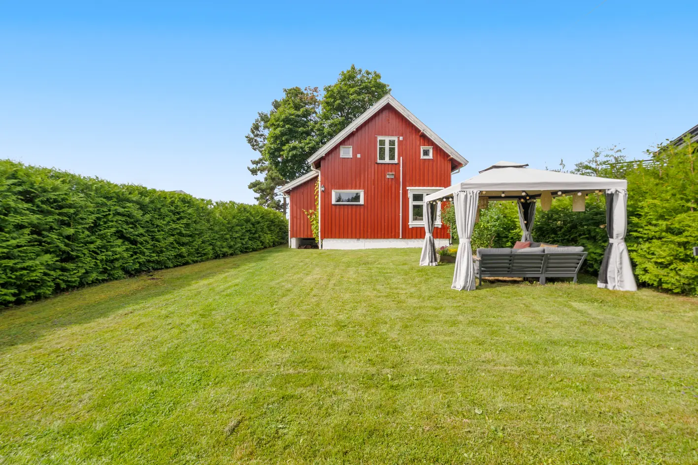 Sjarmerende enebolig med tilbaketrukket og familievennlig beliggenhet | Kort vei til sentrum | Garasje | Solrik hage | photo 2